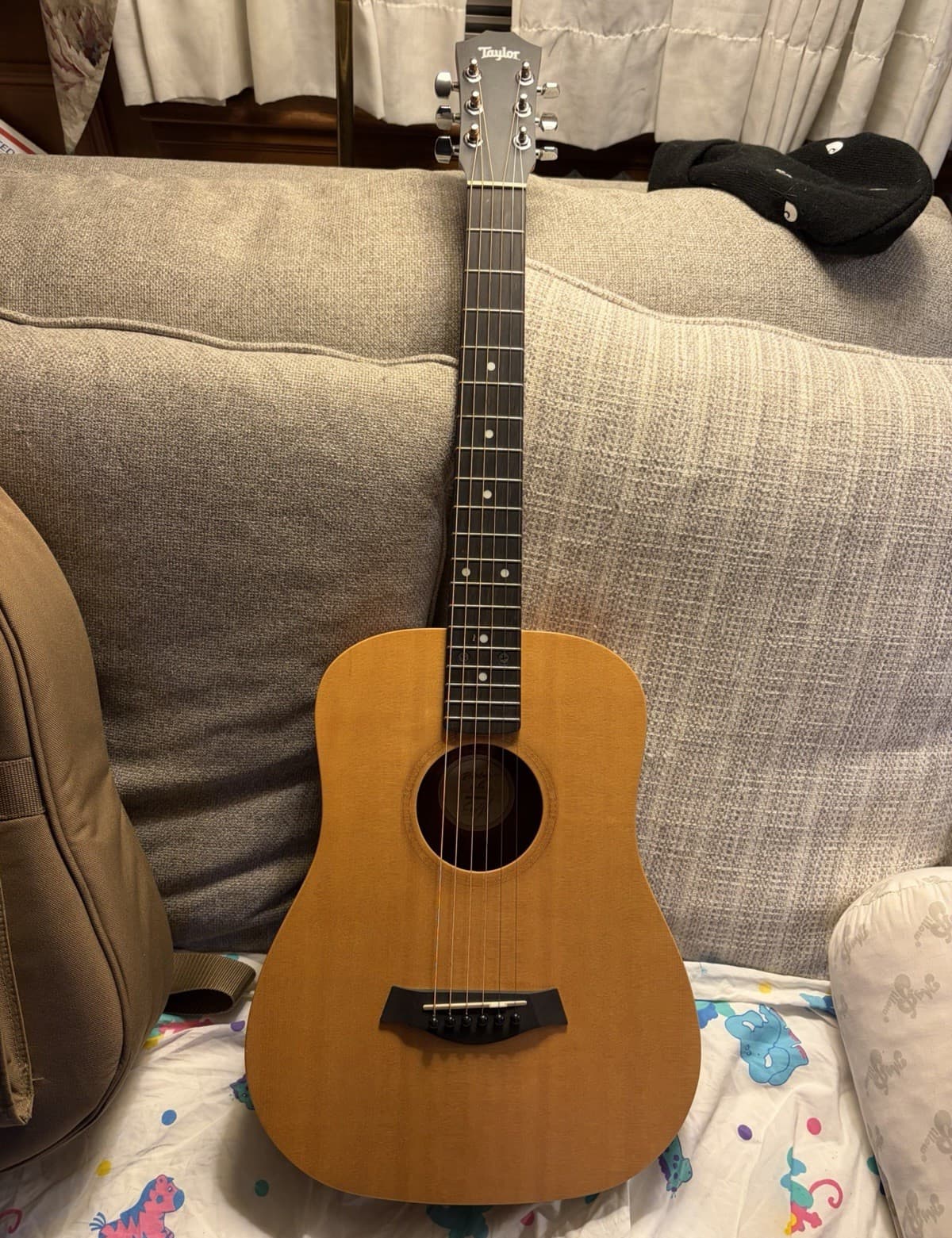 Taylor Baby 305-GB 3/4 Dreadnought 6-String Mahogany Acoustic Guitar + Bag