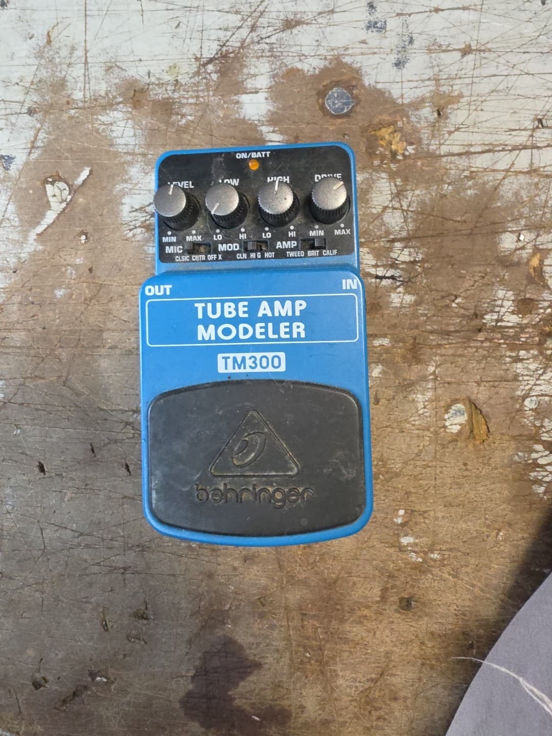 Behringer TM300 Tube Amp Modeler Guitar Effect Pedal - (FAST SHIPPING)