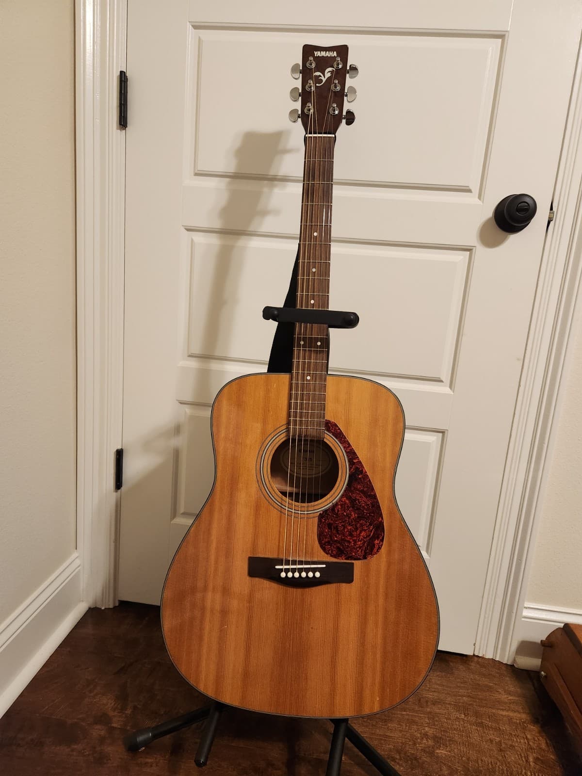 Yamaha Acoustic Guitar F-325 with silk and steel strings
