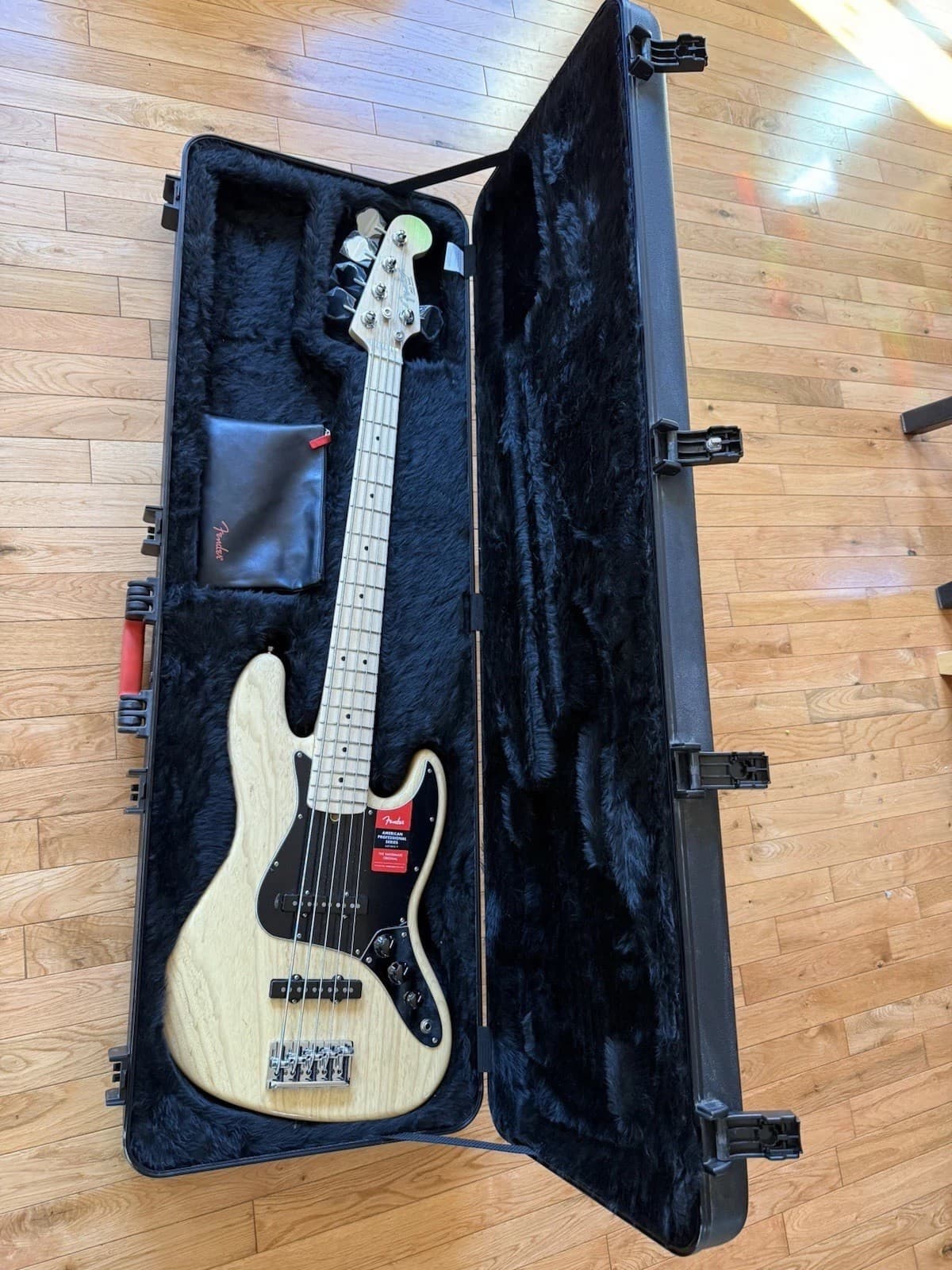 Fender American Professional Jazz Bass V With Hard Case