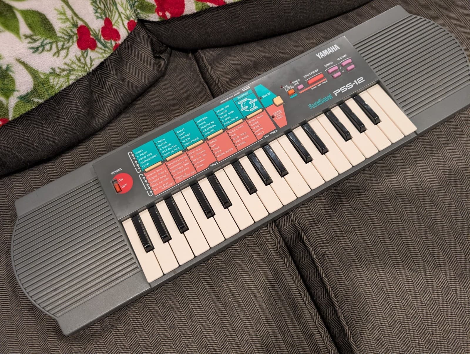 Yamaha PortaSound PSS-12 Keyboard Piano Synthesizer - All the voices of PSS-11