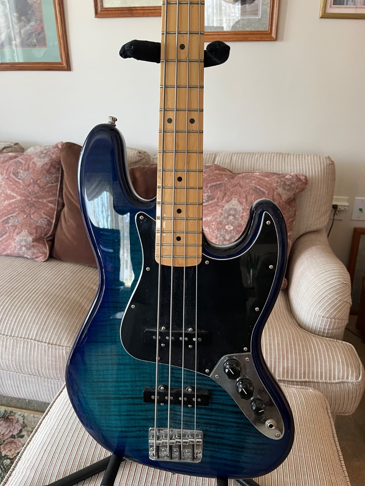 Fender Player Jazz Bass, Plus Top, Blue Burst, Maple fingerboard