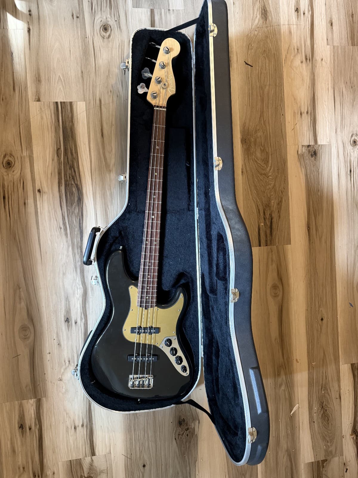 Fender American Deluxe Jazz Bass Fretless -- with hard case
