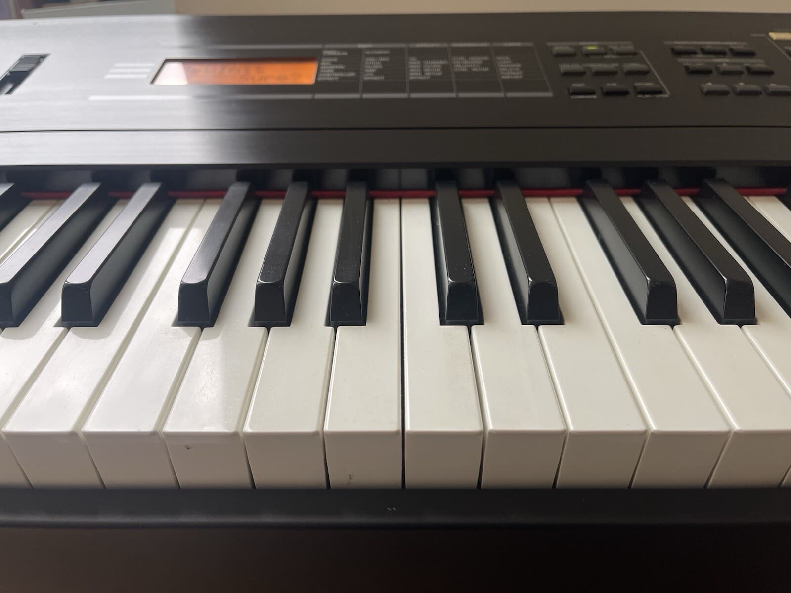 Yamaha SO8 Electric Piano /Keyboard Synthesizer /Proline Stand Included