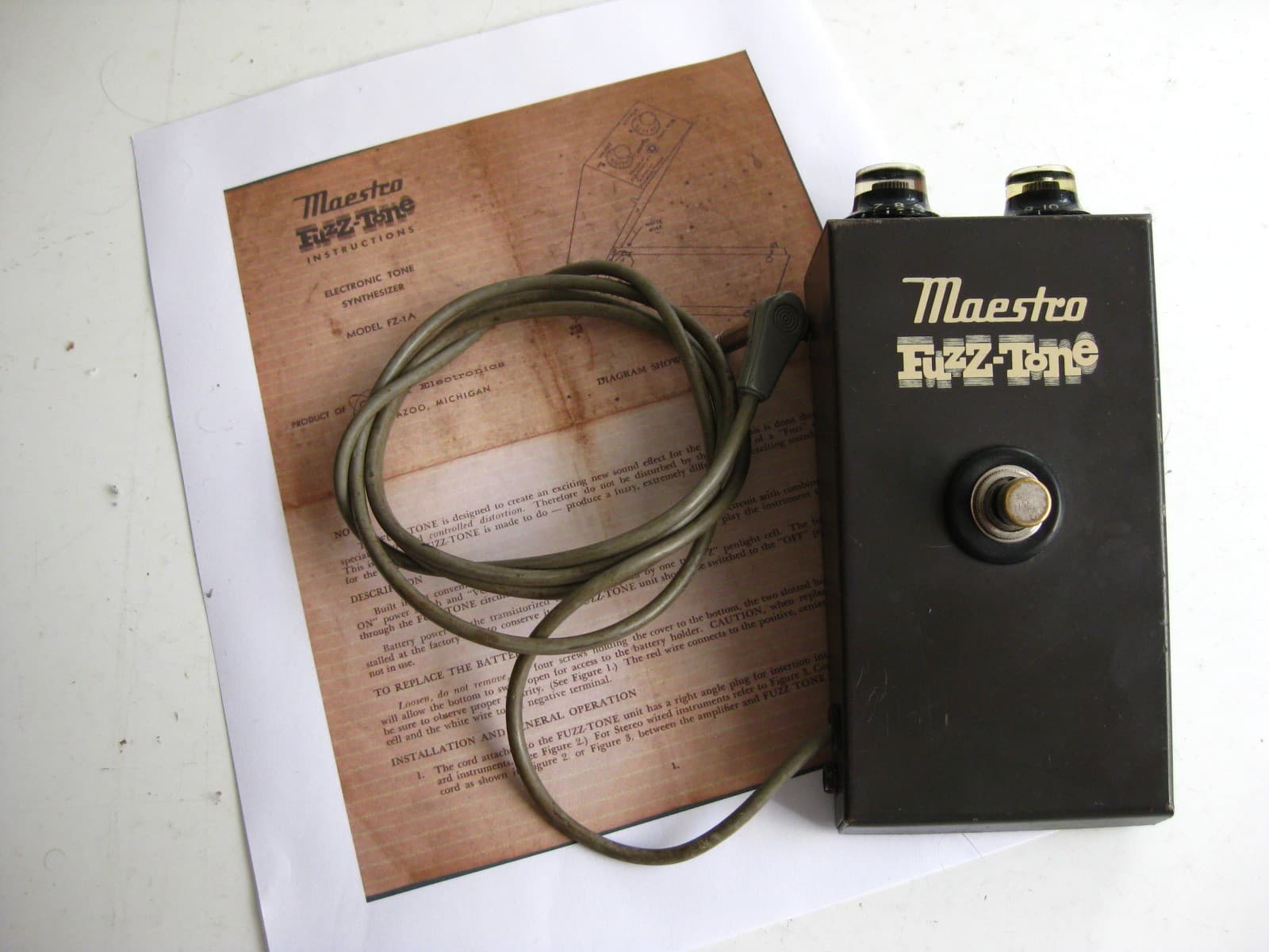 Vintage 1967 Maestro FZ-1A Fuzz Tone by Gibson Fuzz Guitar Effect Pedal