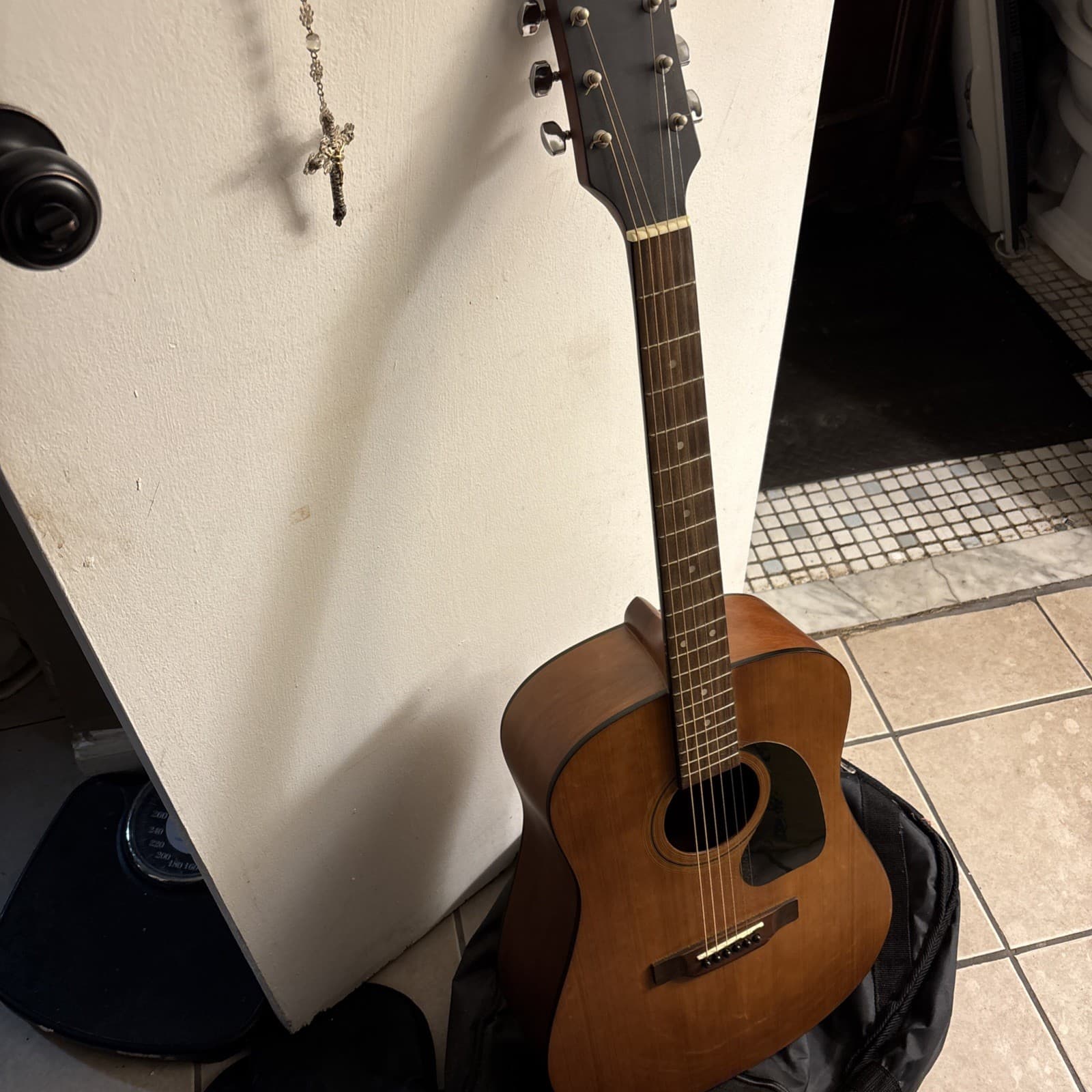 Acoustic Guitar ￼piphany ED-100