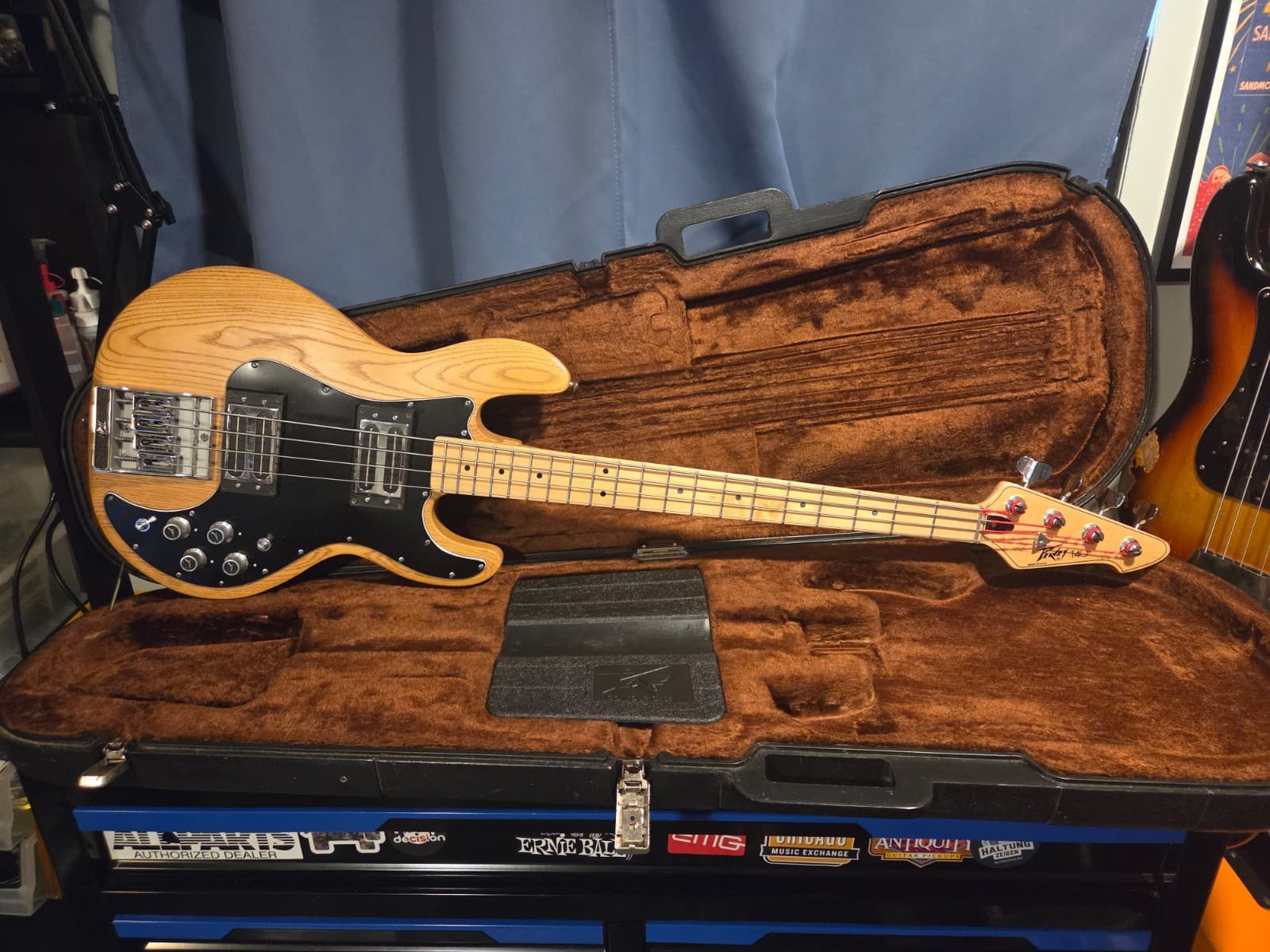 Peavey T-40 with Maple Fretboard 1981 - Natural with Original Chainsaw Case