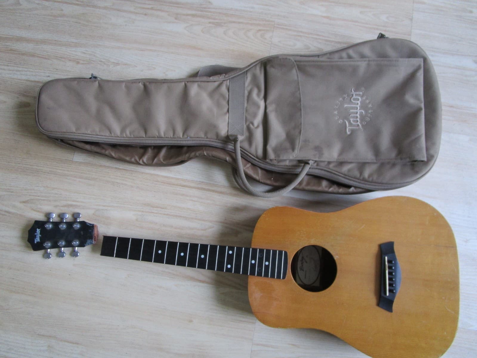 Taylor Baby Taylor BT1 Acoustic Guitar, Natural FOR PARTS W/CASE