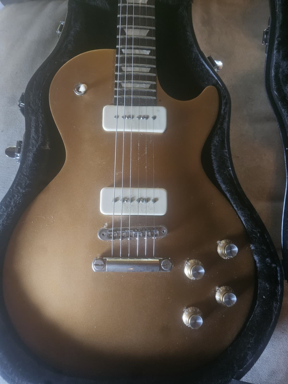 Gibson Les Paul Tribute Electric Guitar Gold Right-Handed Rosewood w/ Case