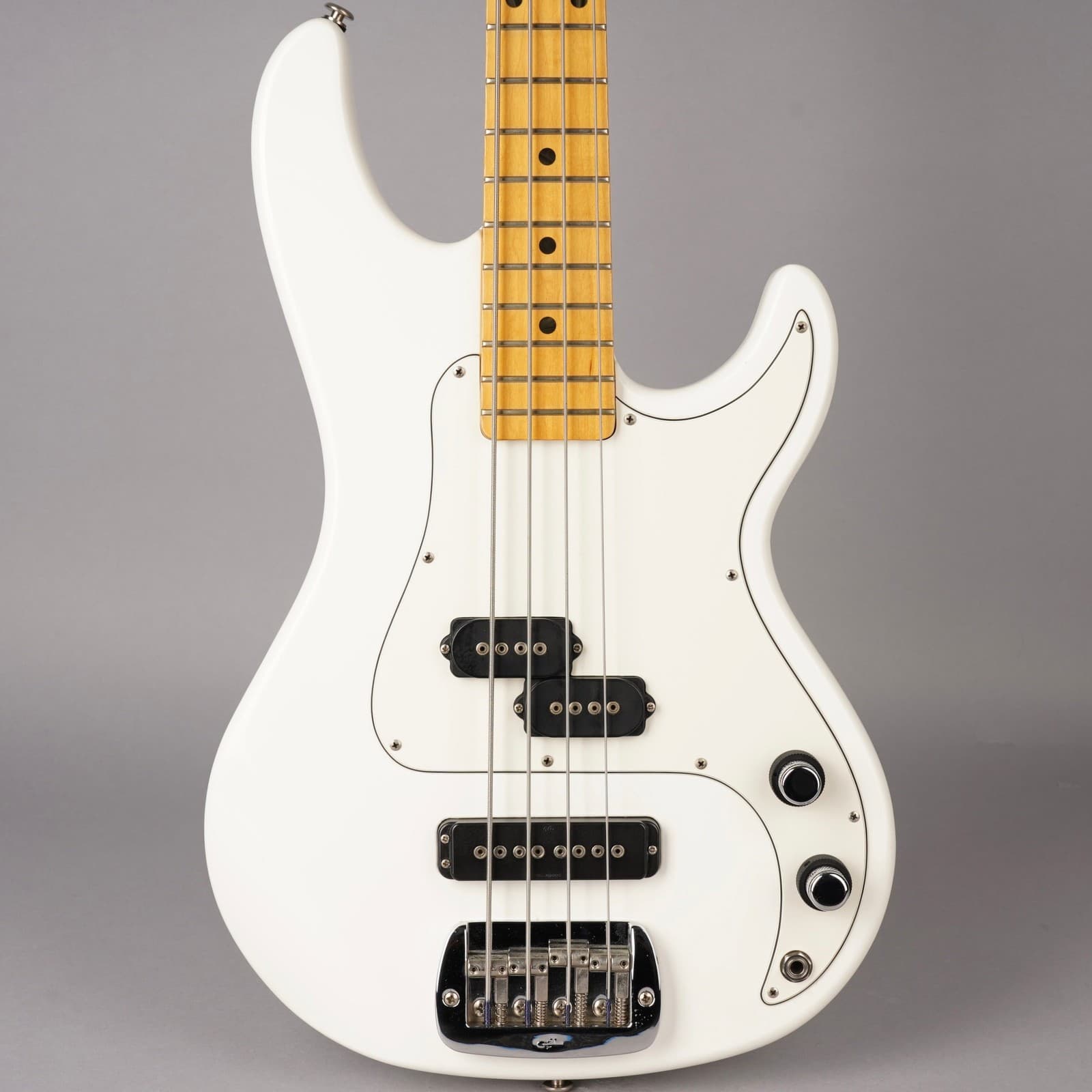 G&L USA SB-2 Bass - 1994 - White