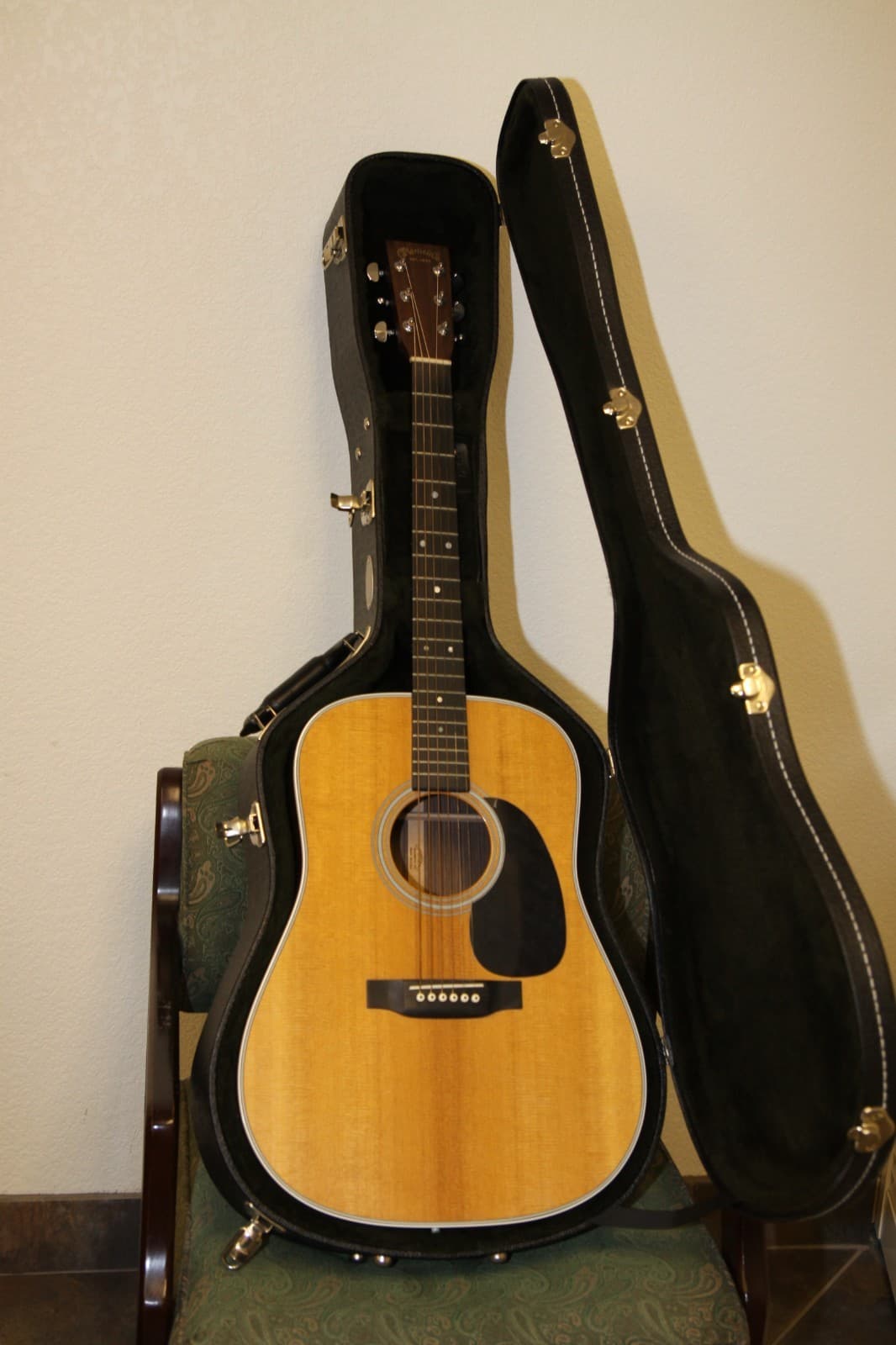 Martin Standard Series D-28 Acoustic Guitar w/ Hardshell Case