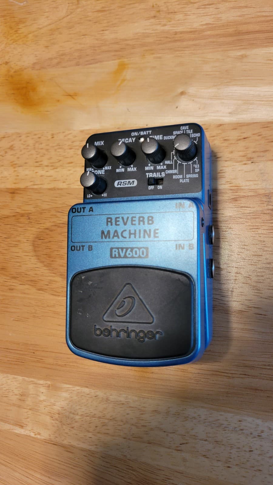 Behringer RV600 Reverb Machine Digital Reverb Effects Pedal for Guitar/Bass