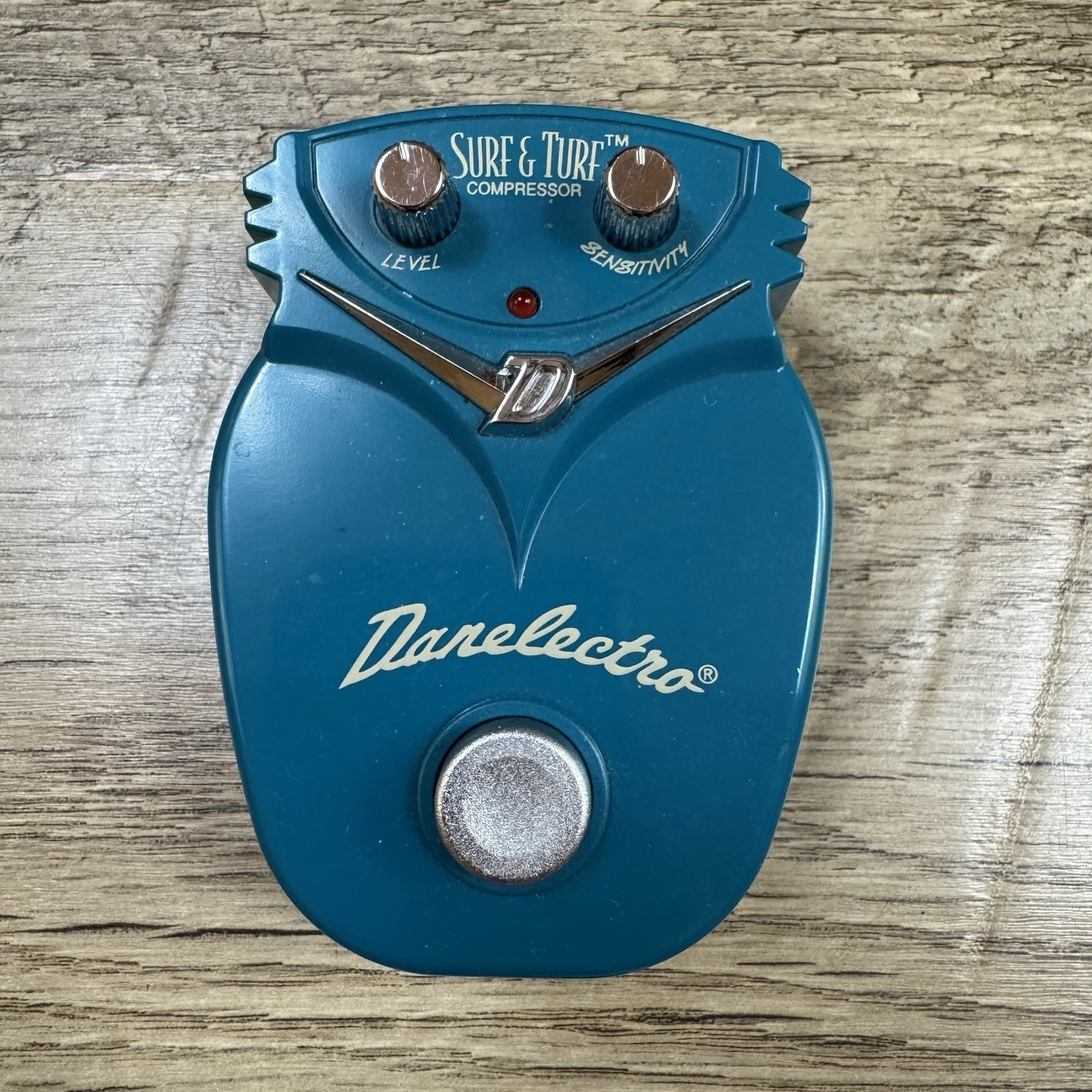 Danelectro Surf & Turf DJ-9 Guitar Compressor Pedal