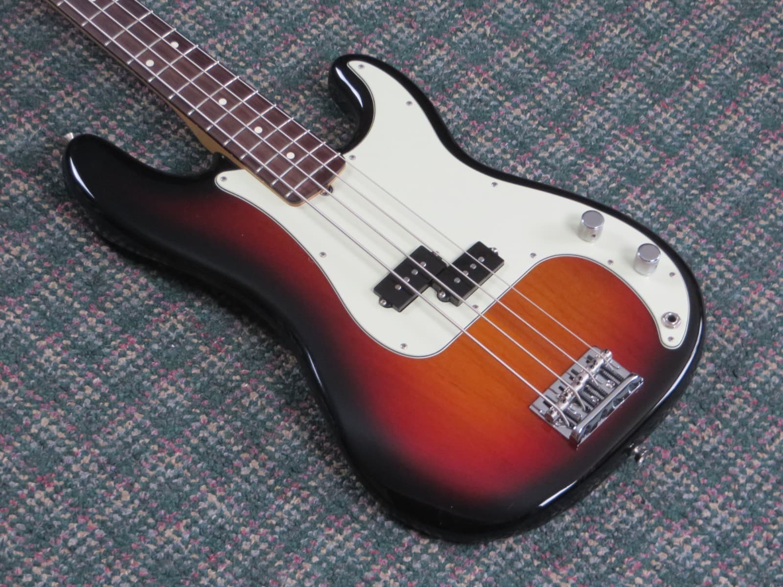 2019 Fender American Professional Precision Bass 3-Color Sunburst! w/OHSC