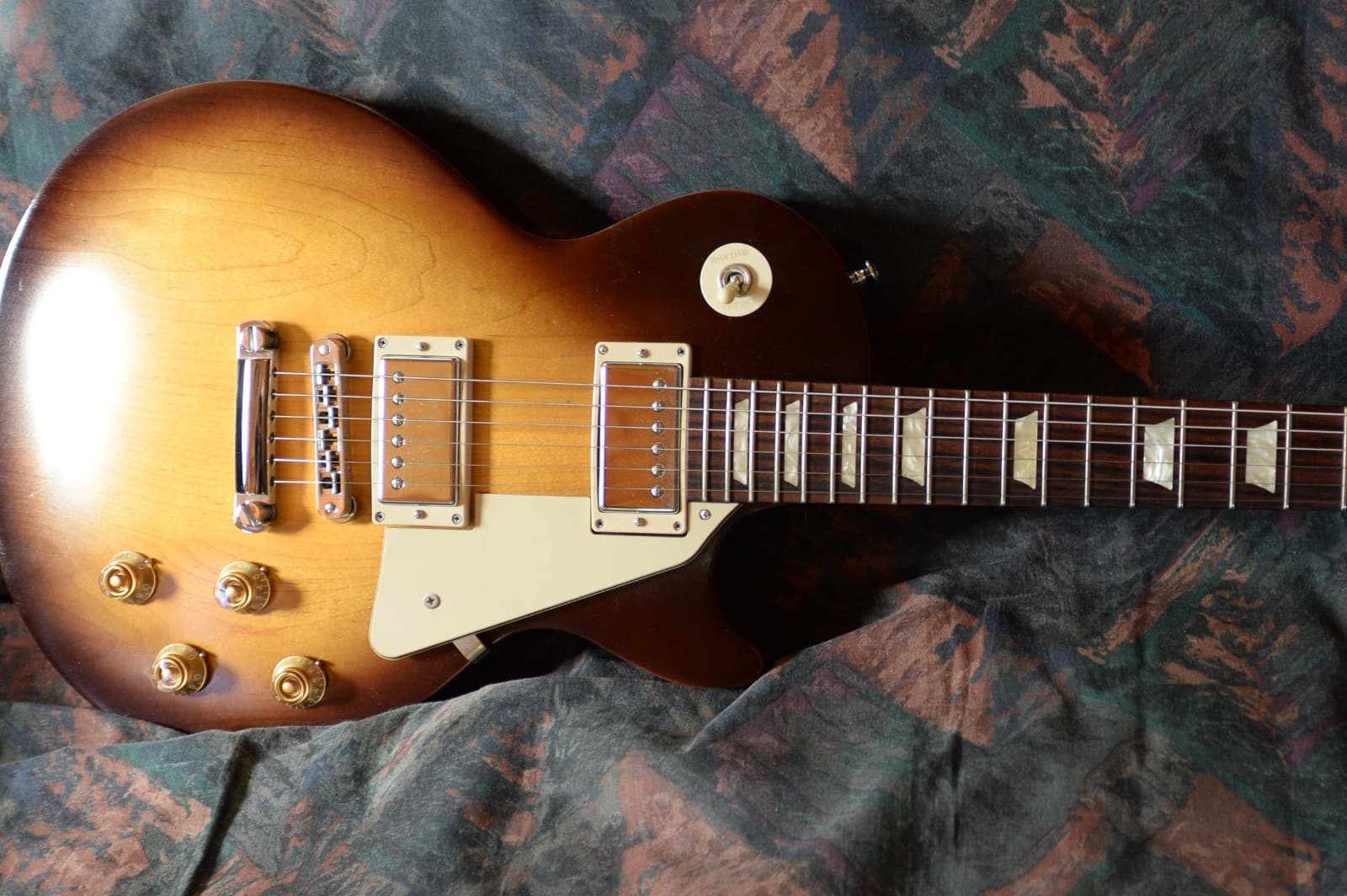 Gibson Les Paul Tribute 2013 in Tobacco Burst