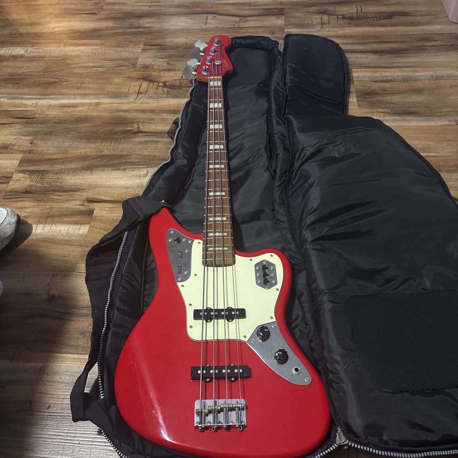 Red Fender Jaguar Bass 2006 W/Case