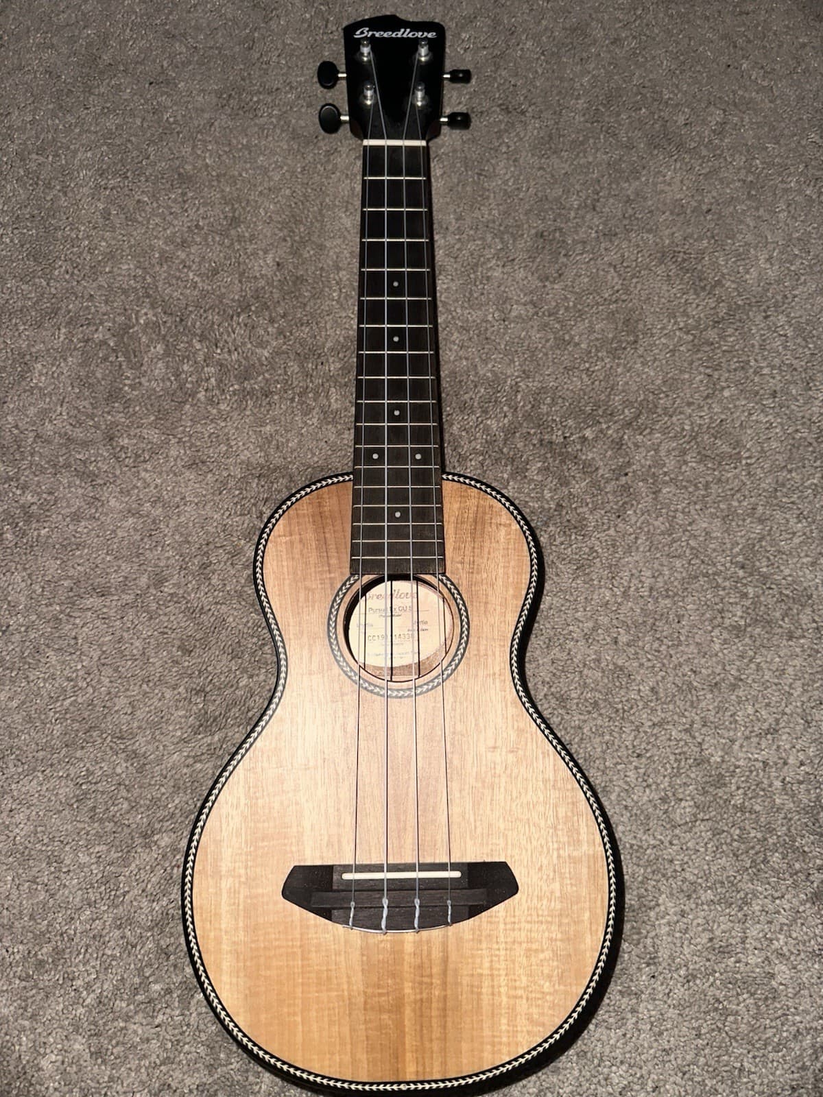 Breedlove Pursuit Ex CU S Concert Ukulele Myrtle Body Ebony Fretboard Natural