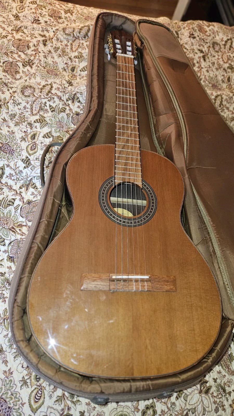 Lucero LC200S Classical Nylon Guitar, Padded Gig Bag, Great Sound, Well Made