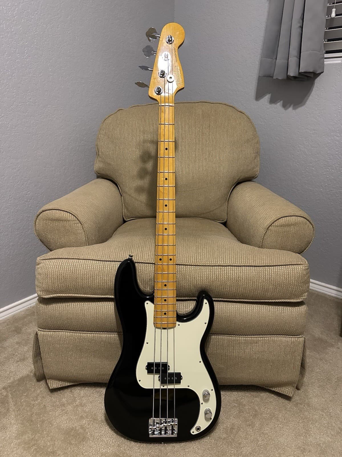 FENDER AMERICAN PROFESSIONAL ii PRECISION BASS - Black W/case