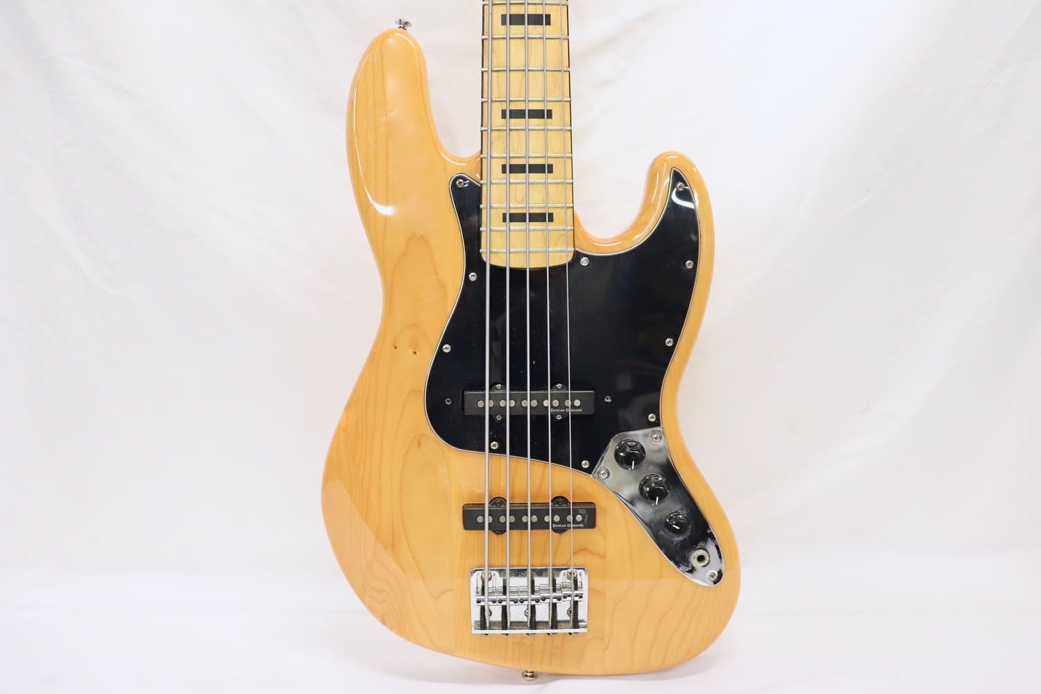 Jazz Bass Style 5-String Natural Hipshot Tuners Duncan Designed Pickups w/Case