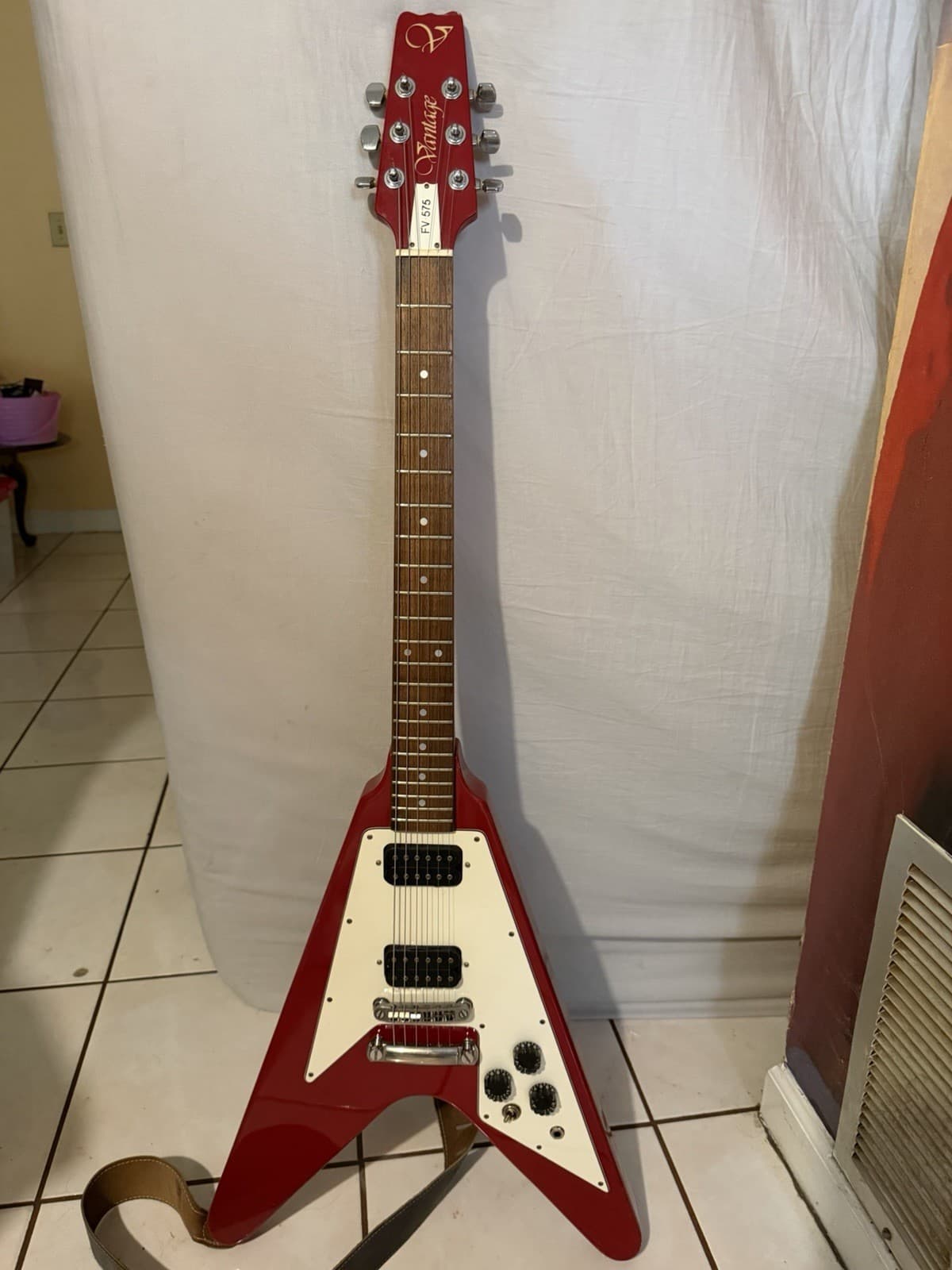 Flying v guitar Vintage Red