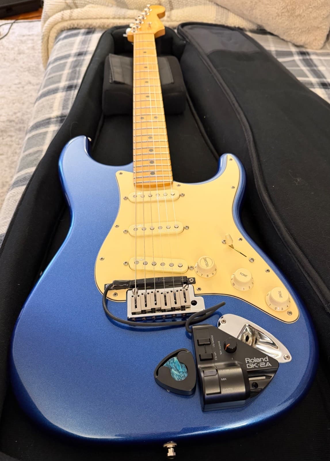 Fender American Ultra Stratocaster - Cobra Blue With Roland GK-2A Pickup