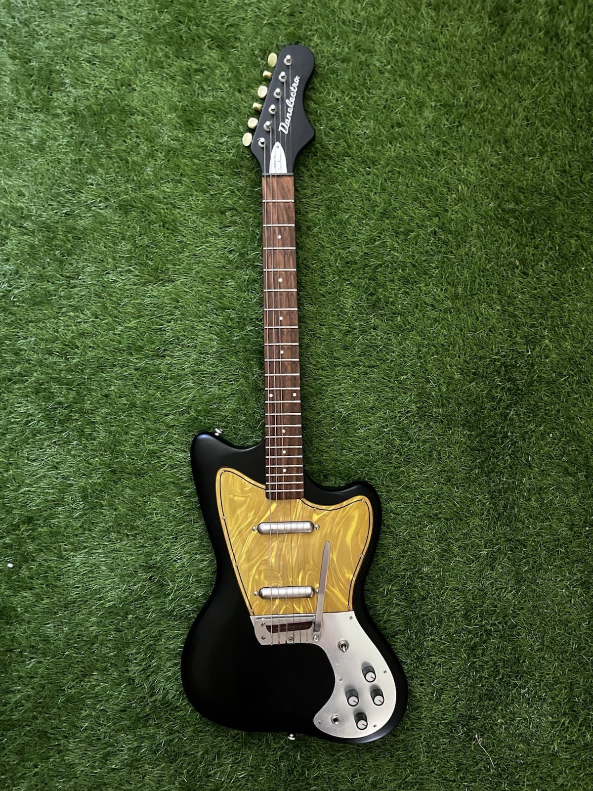 Danelectro Electric Guitar Dead-On 67 Black Coral Hornet Silvertone