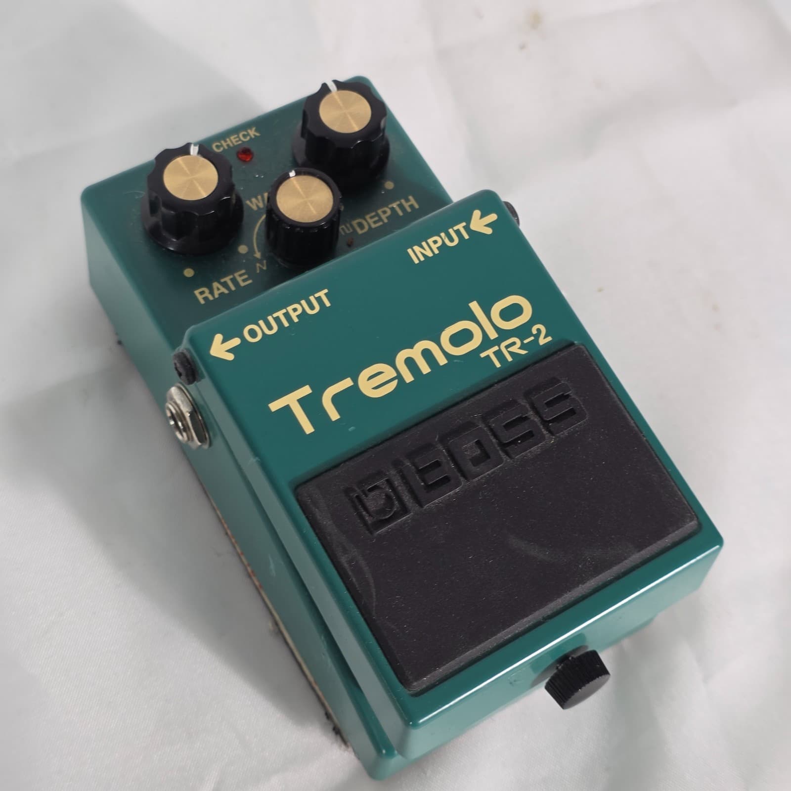 Boss TR-2 Green Black 9 Volts Analog Tremolo Guitar Effects Pedal - T1L2825