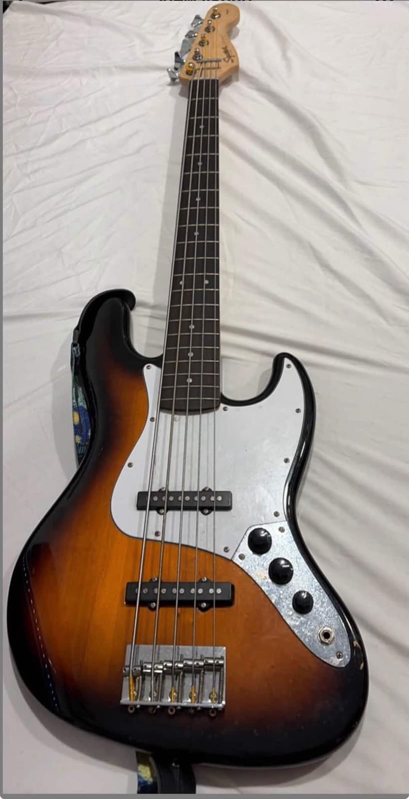 Squier Affinity Jazz Bass 5-String Electric Bass Guitar Sunburst Maple Neck
