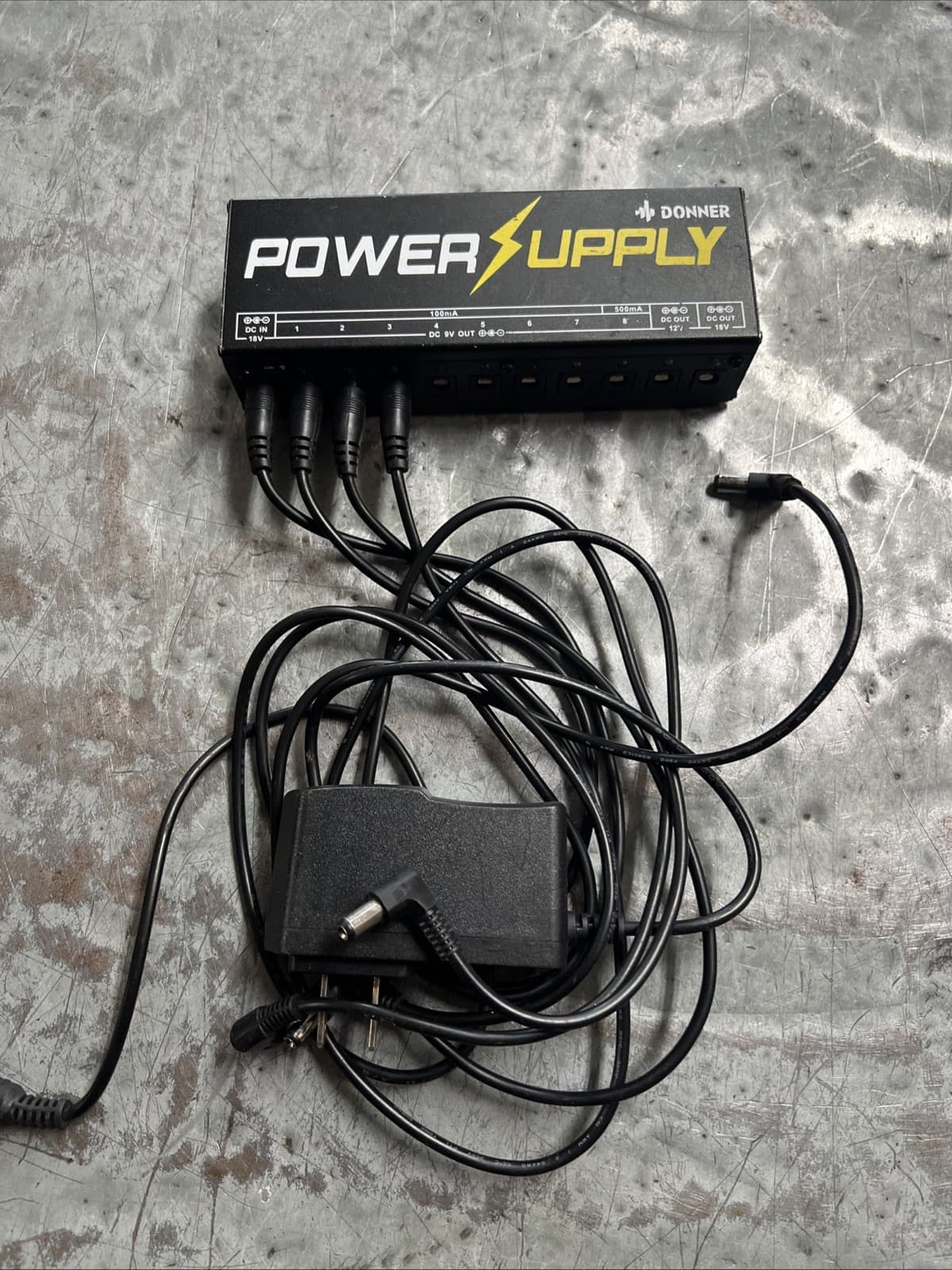 Donner 11 Port Effects Pedal Power Supply With Power cord