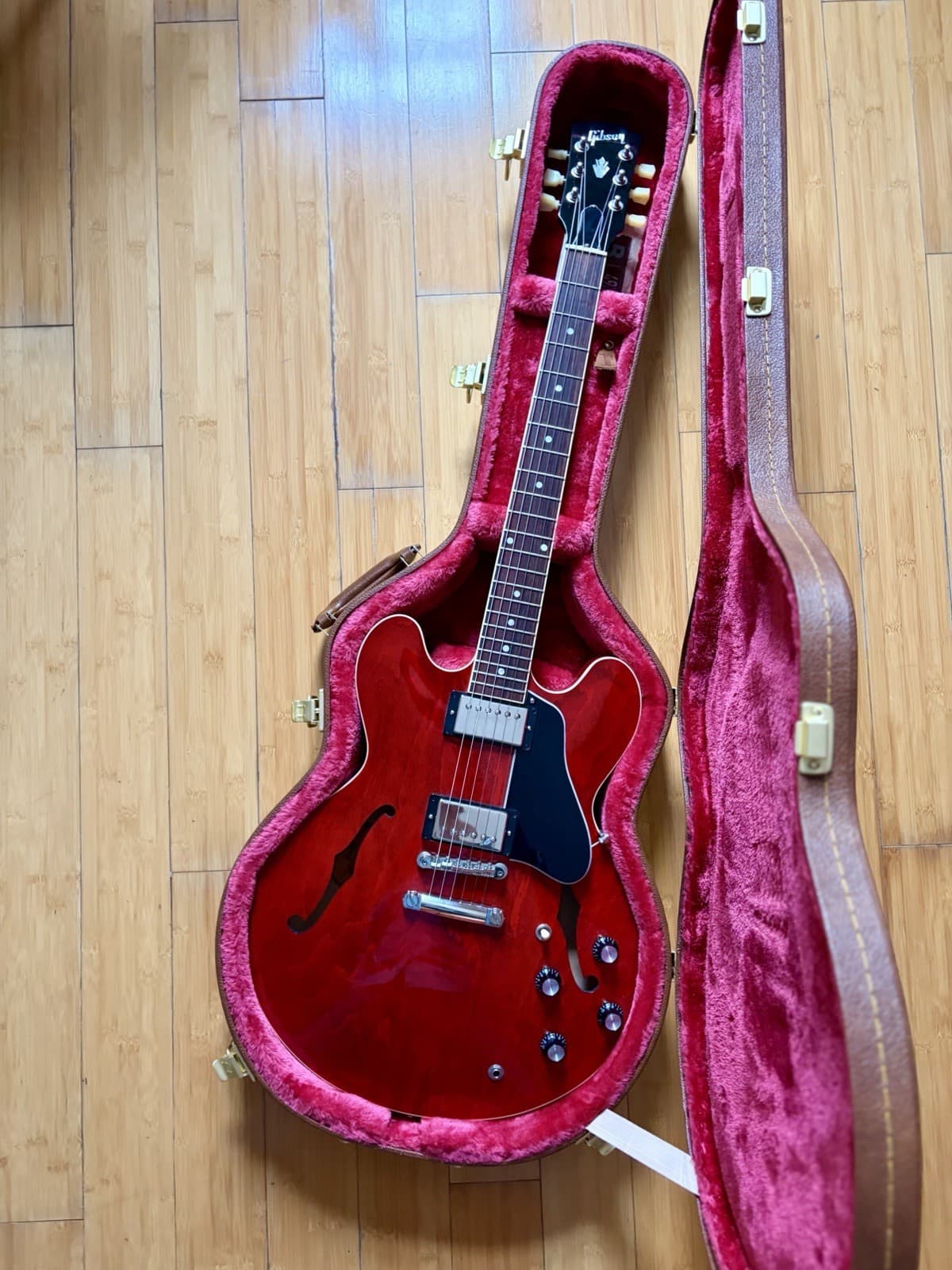 Gibson ES-335 ’60s – Cherry Red – 2023 – Mint w/ OHSC & Case Candy