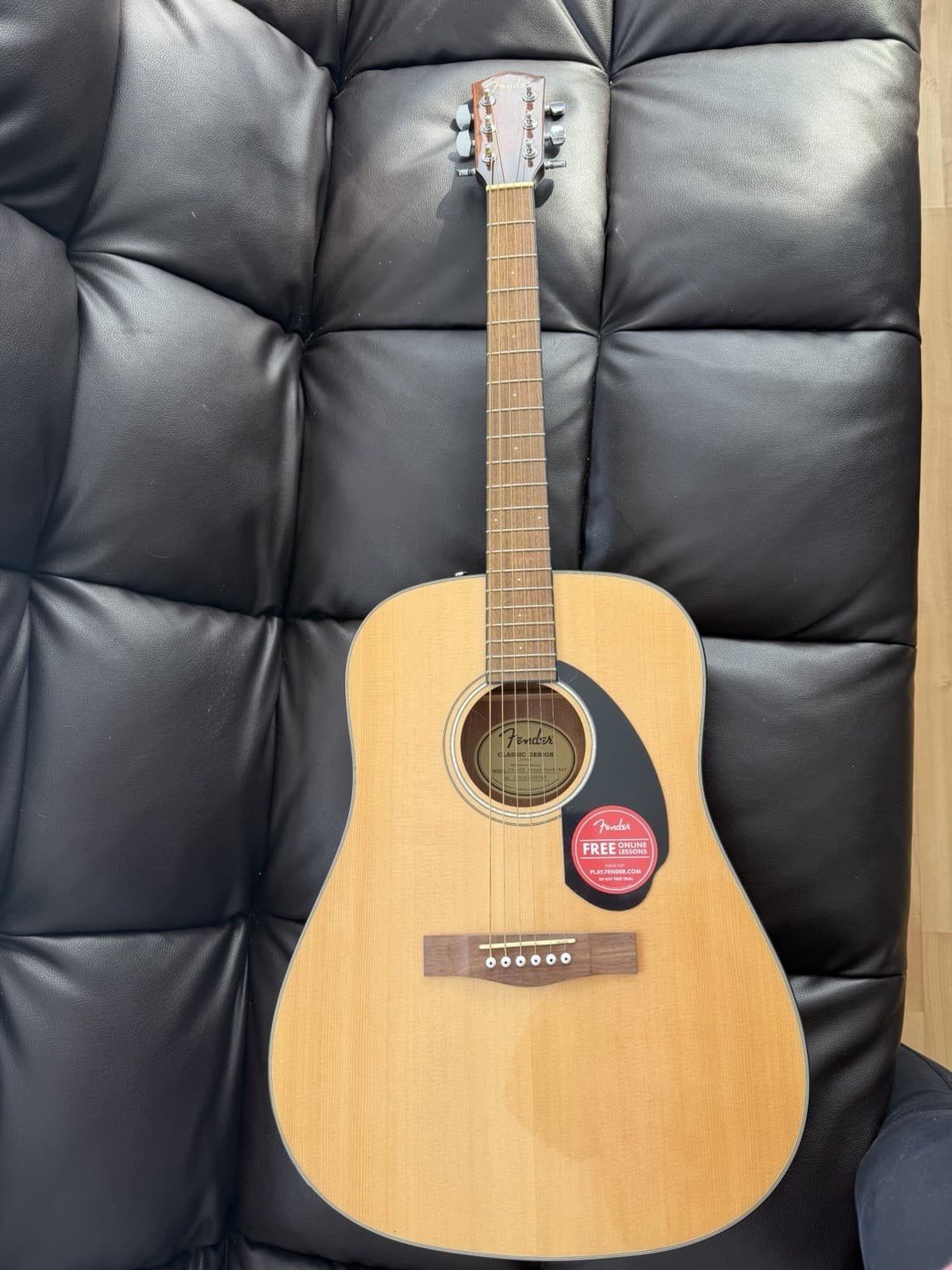 Fender Acoustic Guitar ￼