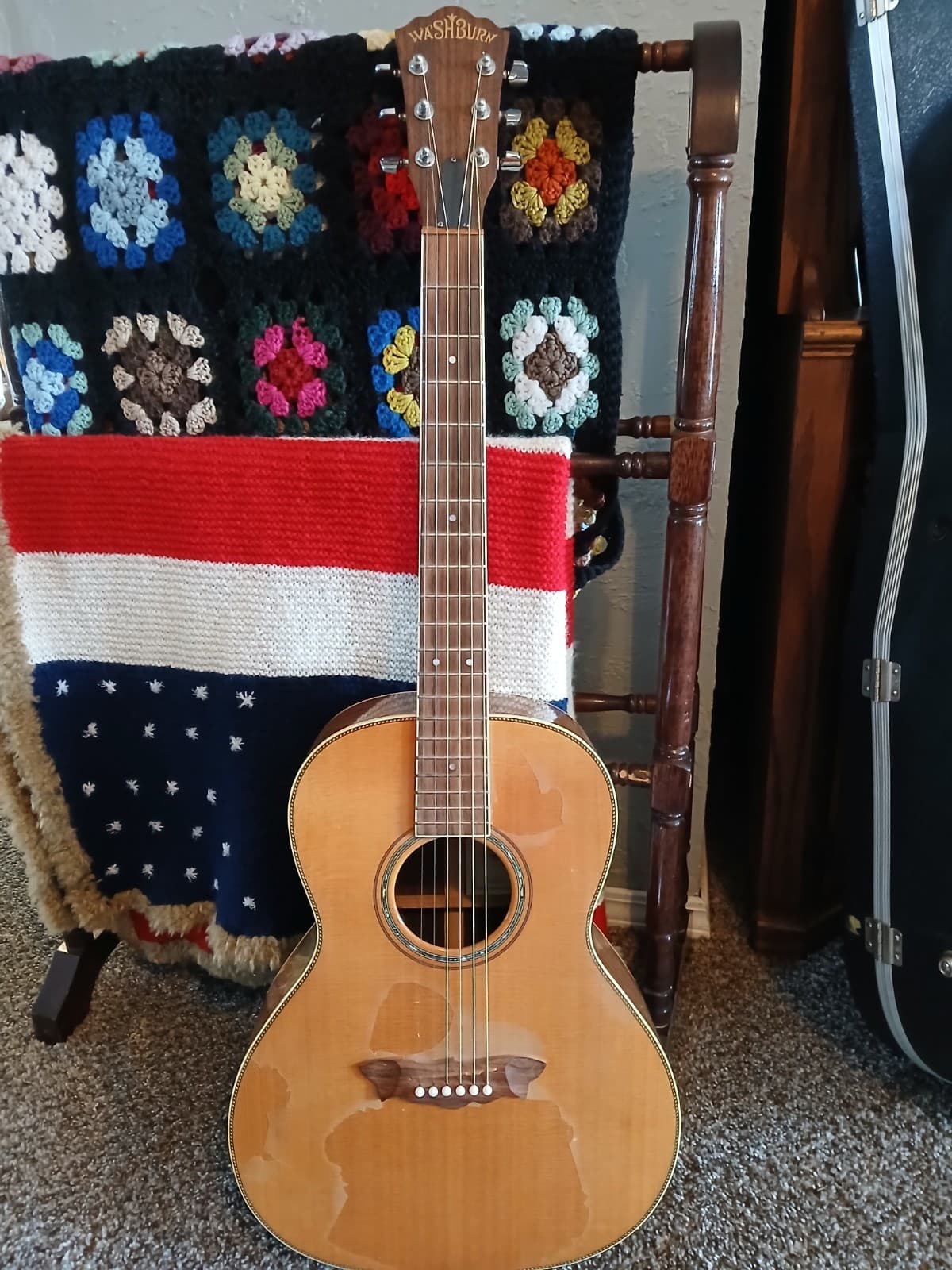 washburn acoustic parlor guitar with hard case