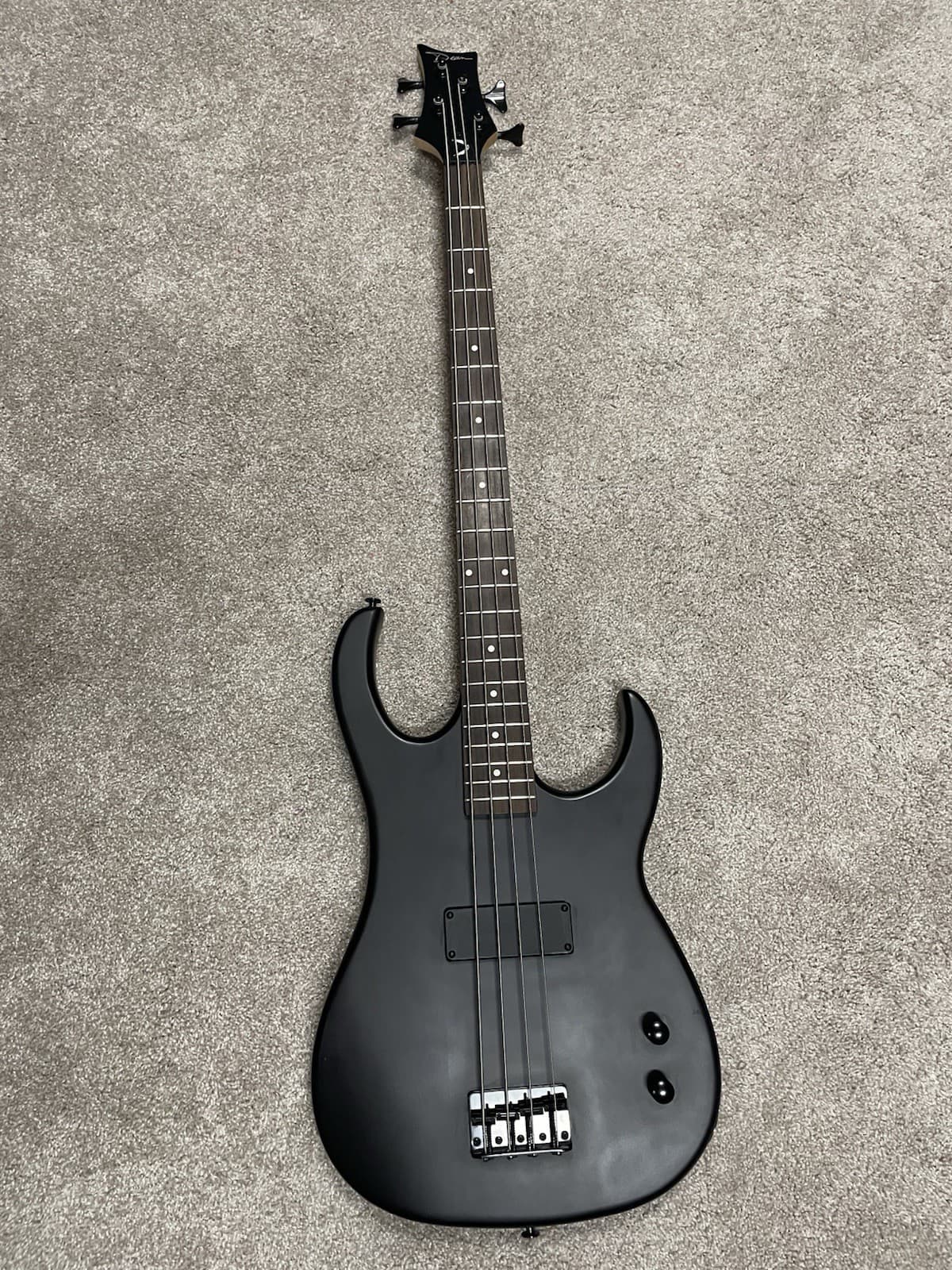 Dean Edge 1 4-String Solid Body Electric Bass, Right-Handed, Black, Gig Bag