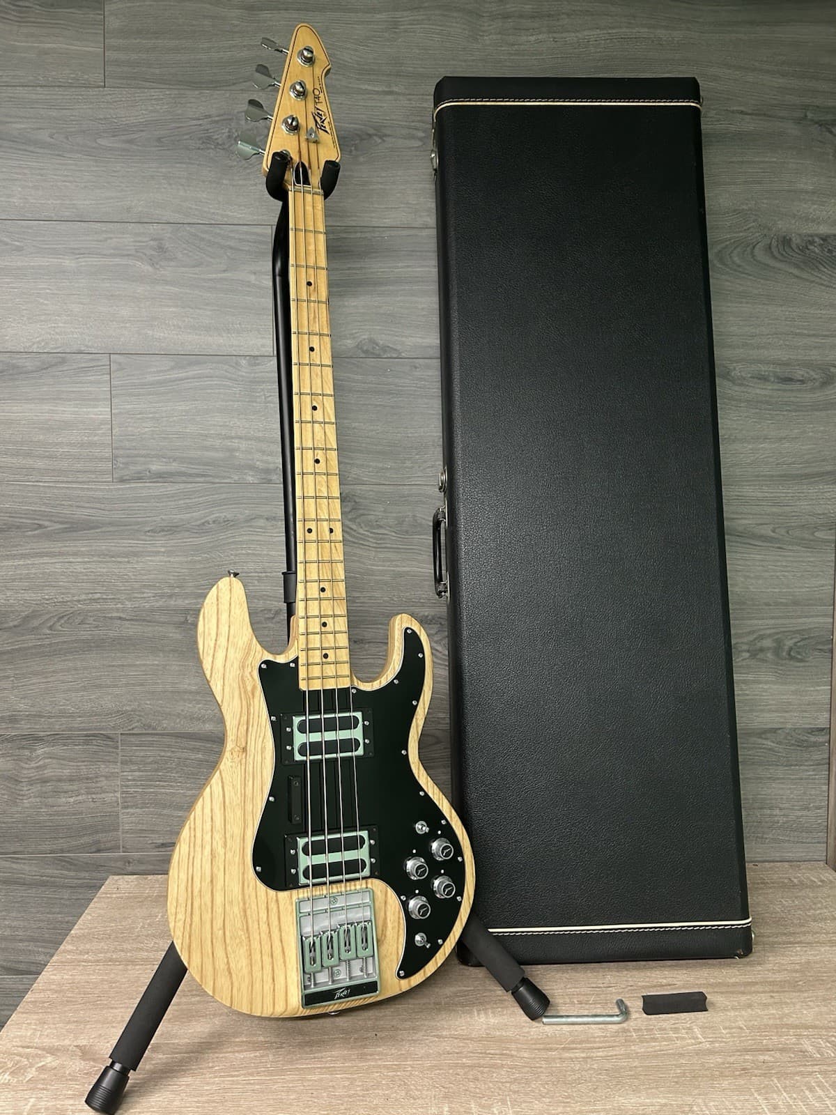 Peavey T-40 Bass Guitar Natural 1979 with Maple Fretboard VERY CLEAN #2779