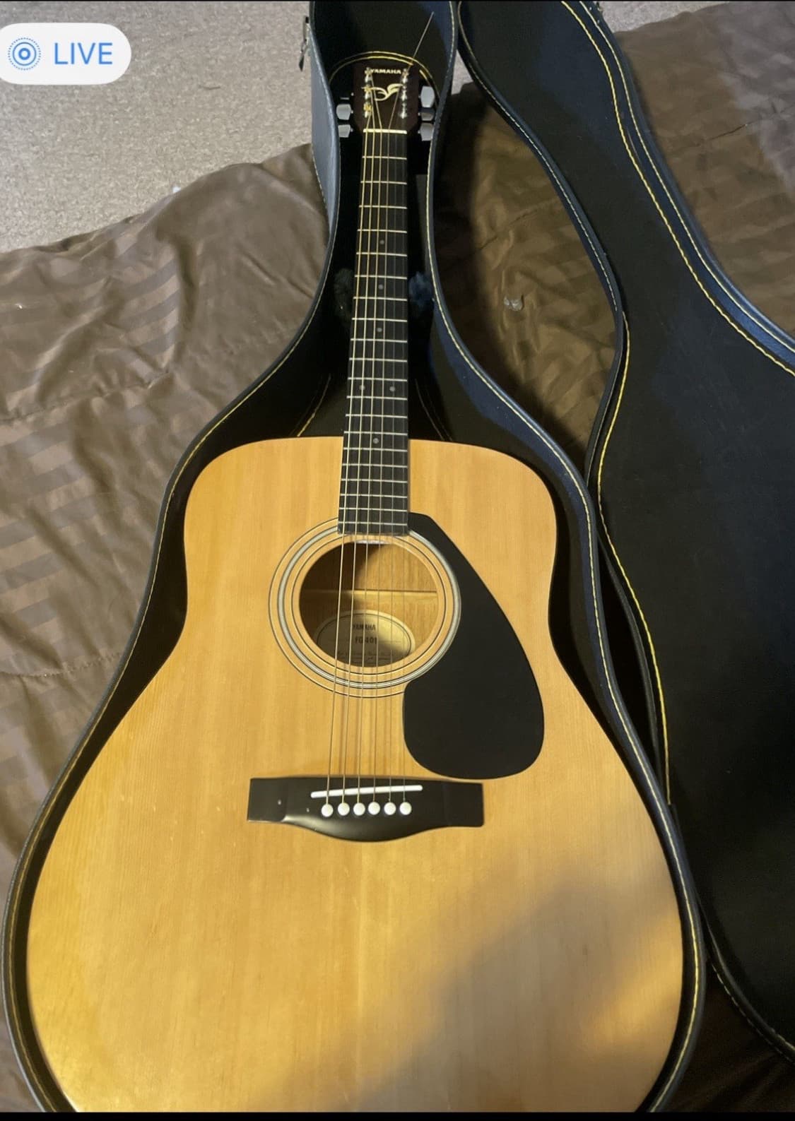 Yamaha FG-401 FG Series Dreadnought 6-String Spruce Natural w/ Hard Case