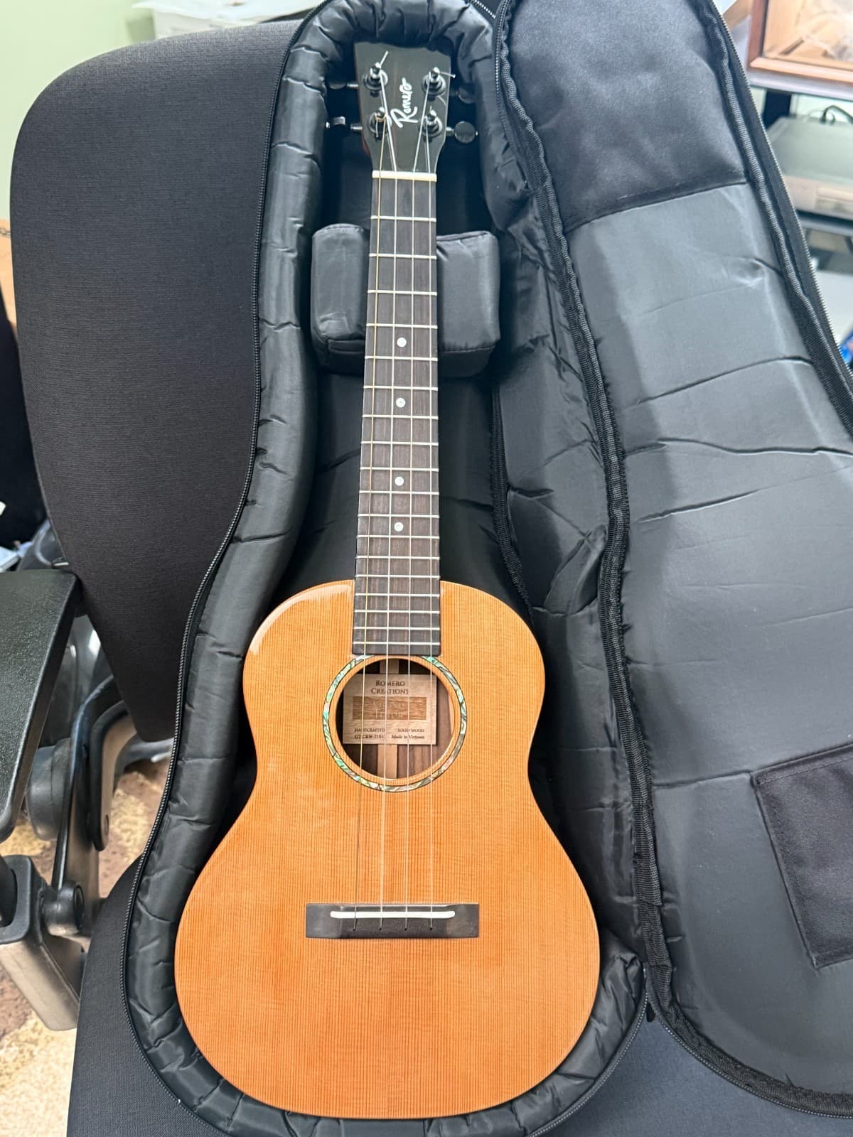 Pepe Romero Creations Cedar & Rosewood Grand Tenor Ukulele