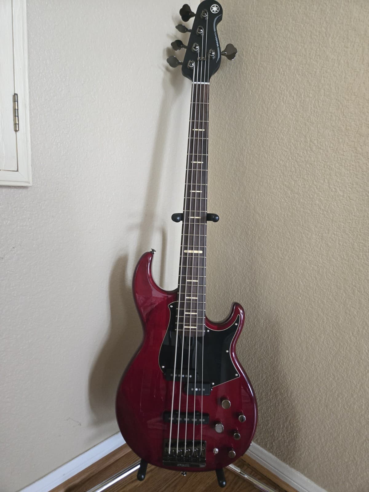 Yamaha BB735A 5-String Bass Guitar Rosewood Fingerboard, Fired Red