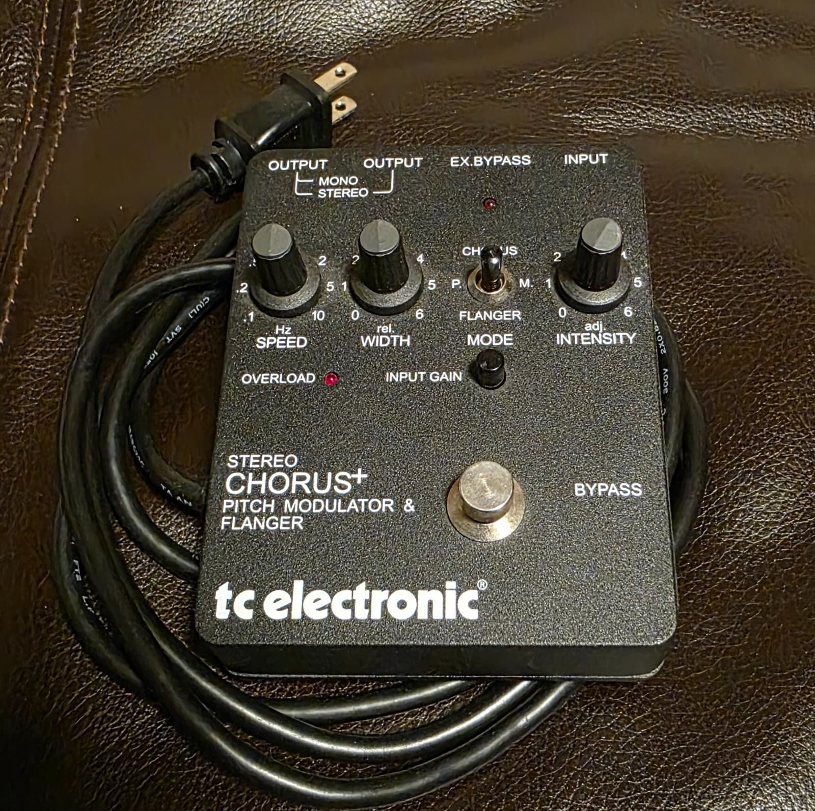 TC ELECTRONIC Vintage Stereo Chorus Pitch Modulator Flanger Guitar Effect Pedal
