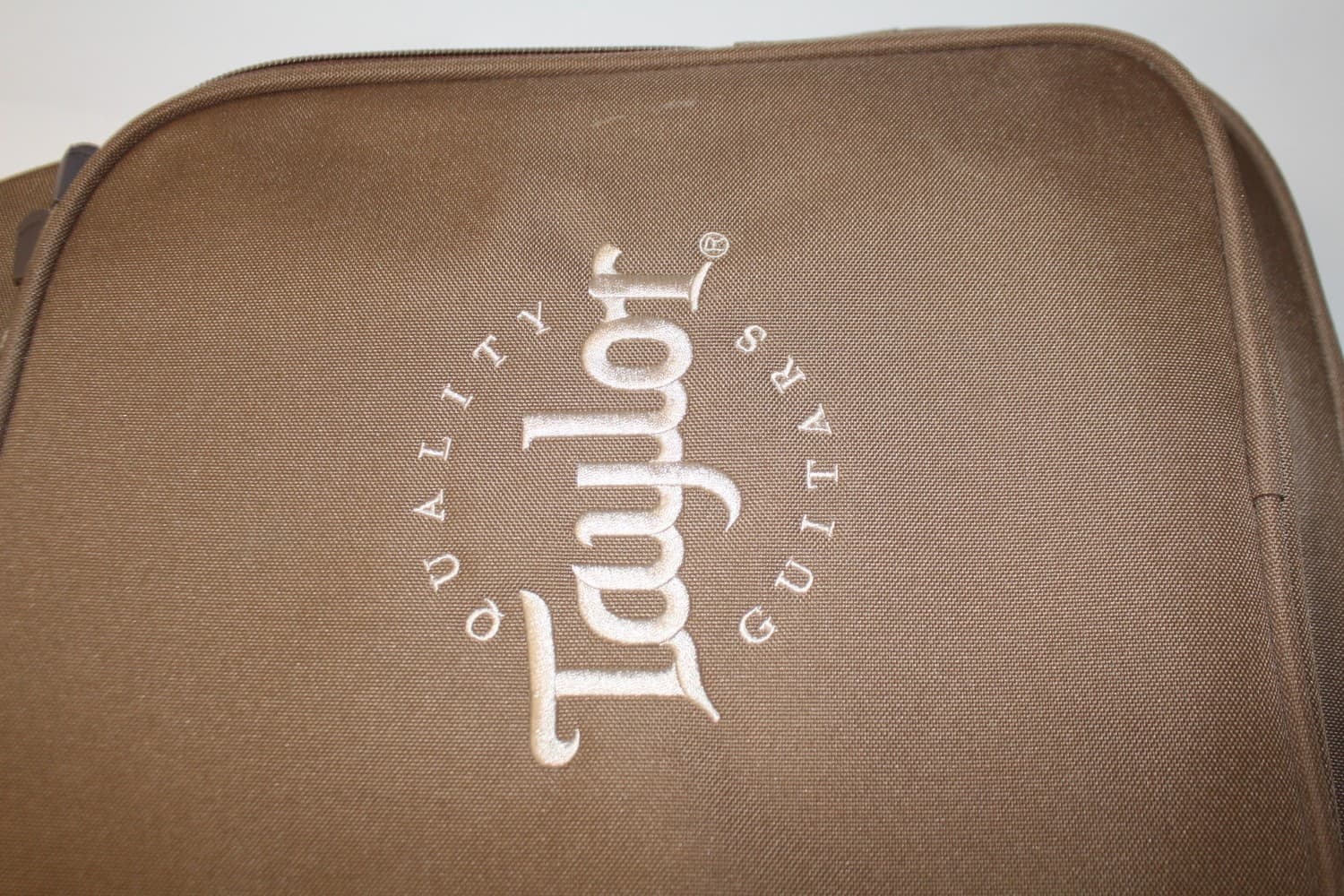 Taylor Baby Acoustic Guitar (3/4 Size) - w/ Deluxe Brown case (13012133)