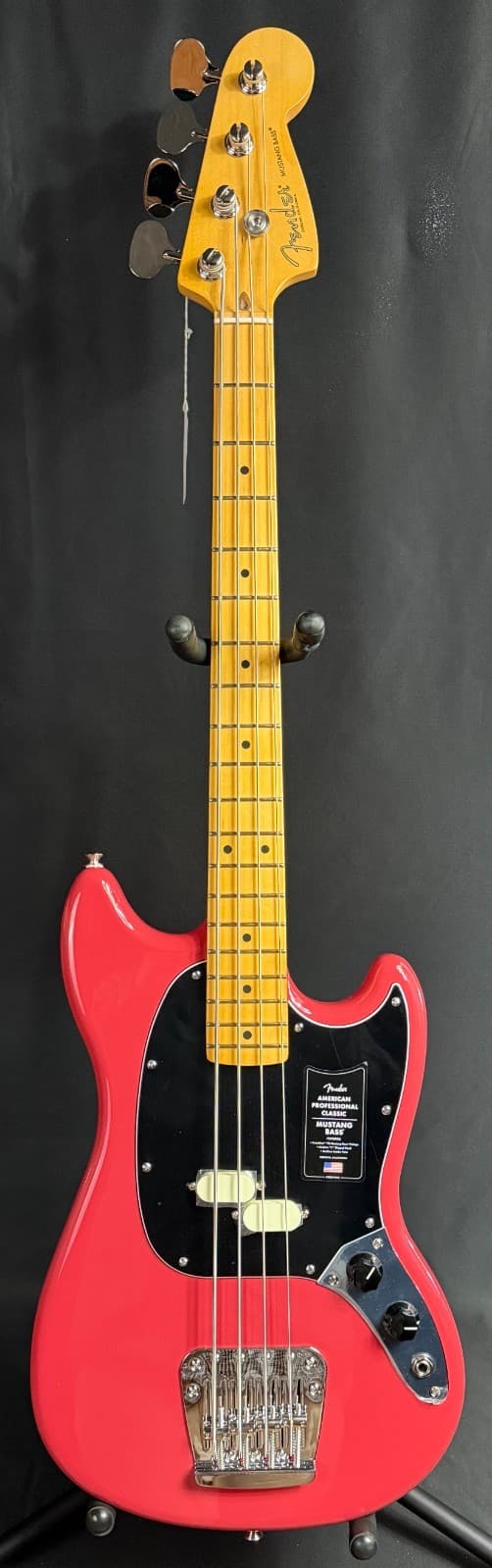 Fender American Professional Classic Mustang Bass 4-String Bass Guitar 941