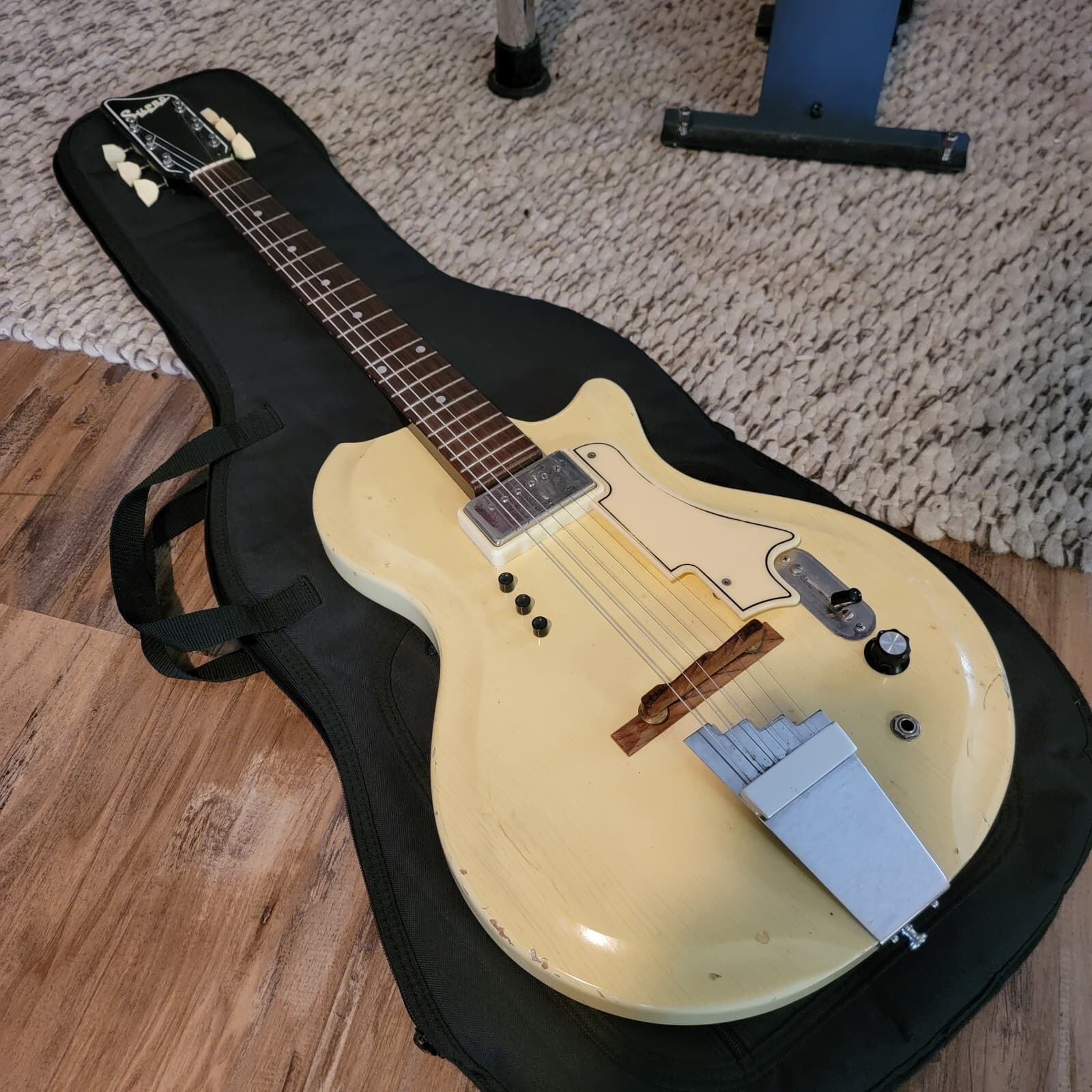 Vintage Supro Sahara Electric Guitar 1960 White Great Action Nice Shape All Work
