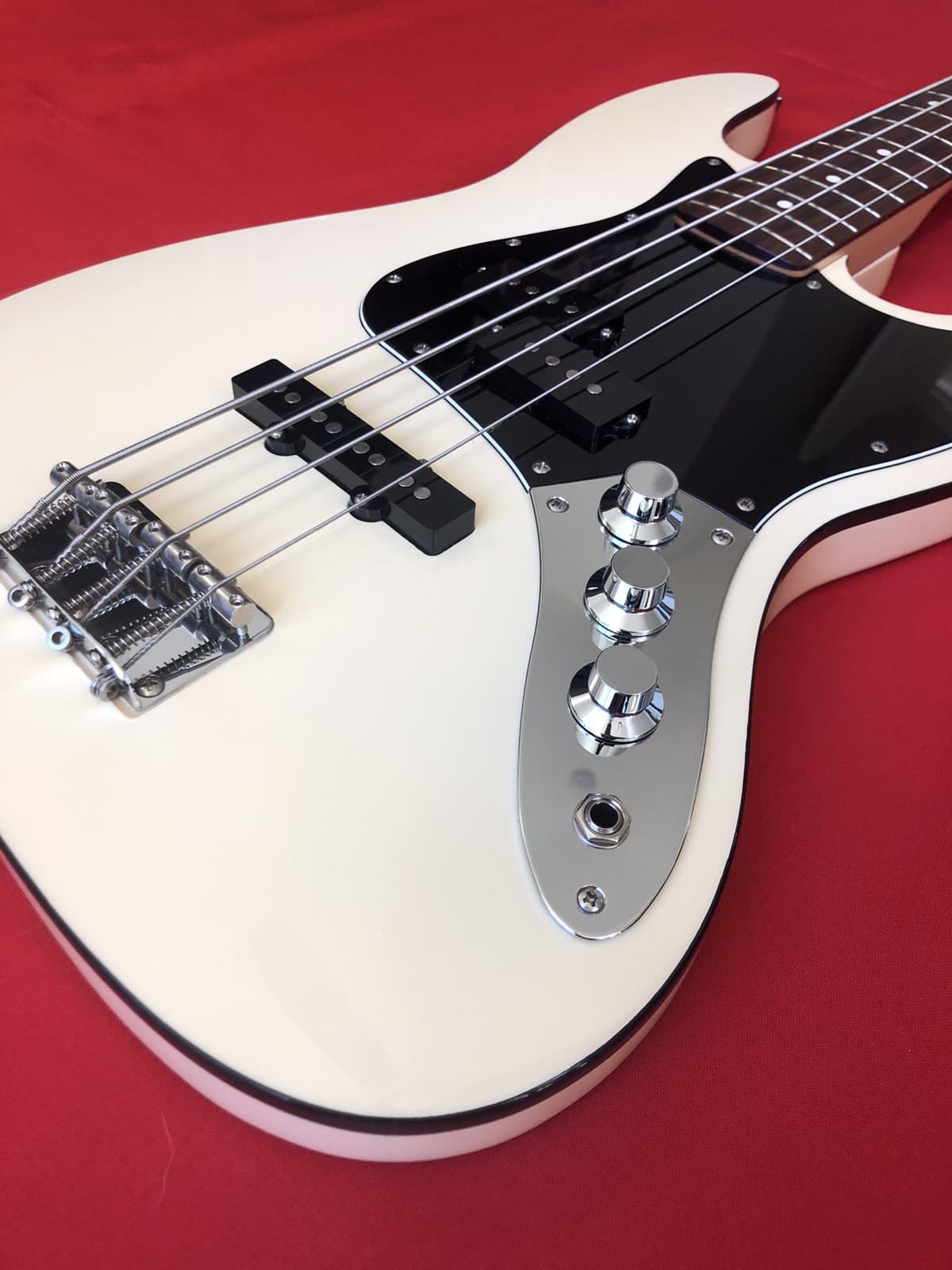 RARE! 2006 Fender Aerodyne Jazz Bass Vintage White Body & Headstock + Hard Case