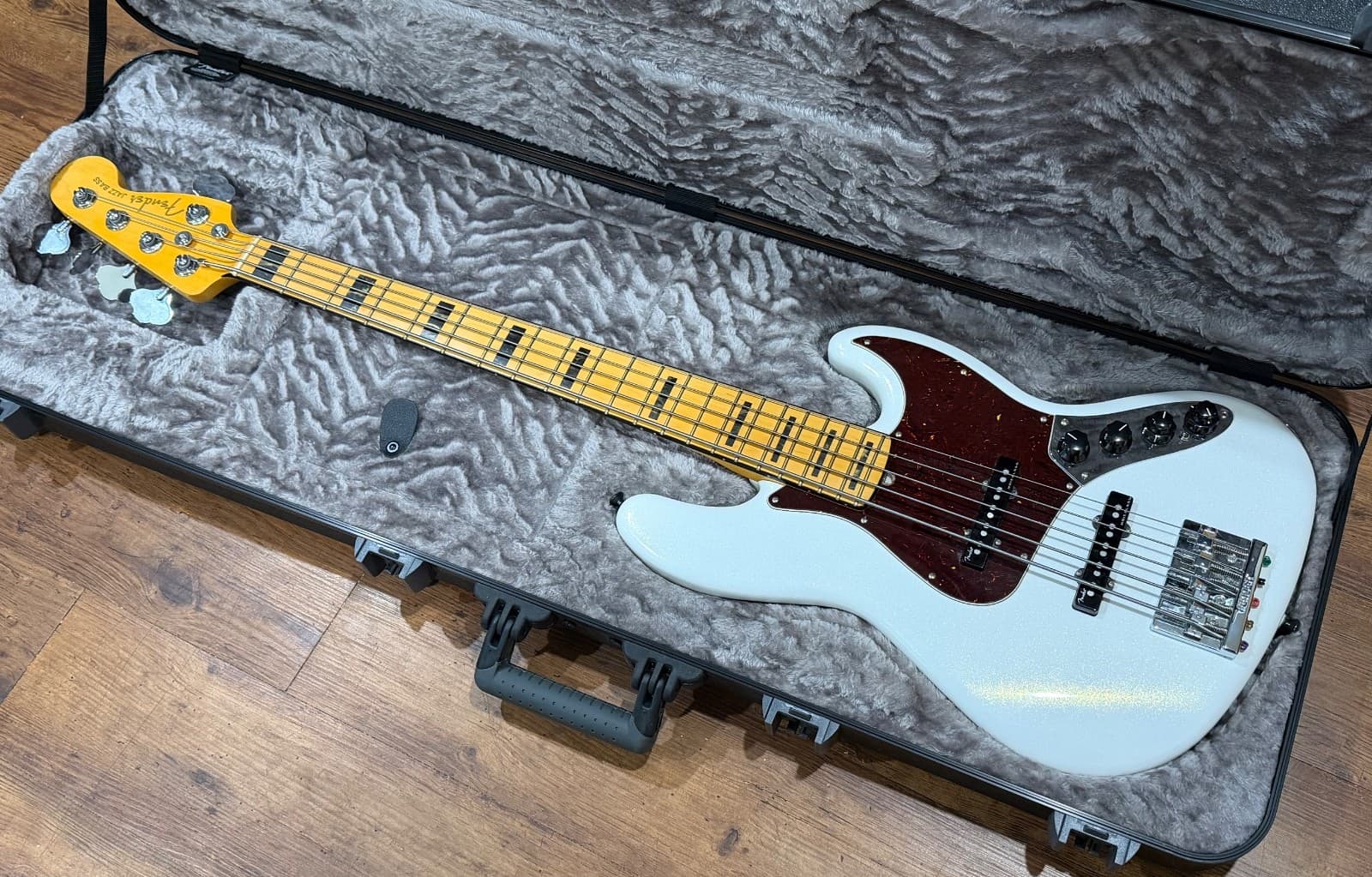 2024 Fender American Ultra Jazz Bass V - Arctic Pearl