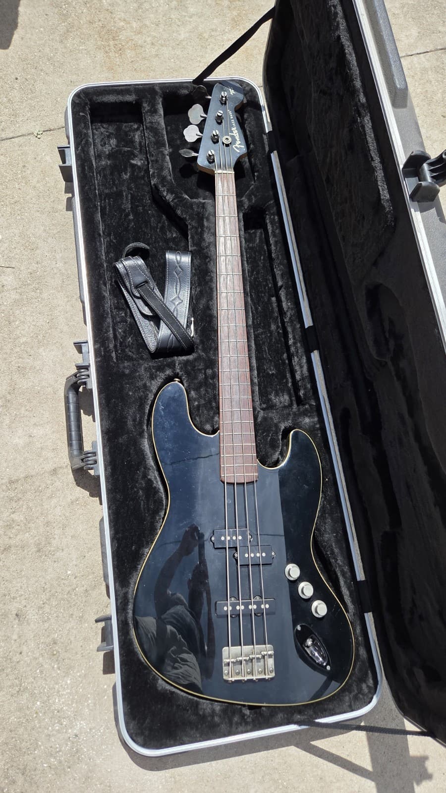 Fender Aerodyne Jazz Bass -EXCELLENT CONDITION- SKB hardshell Case Included