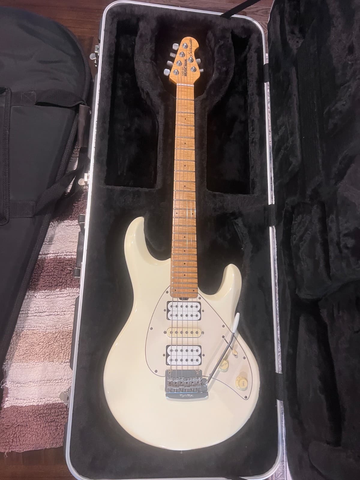 Musicman Sillouette guitar 2001 (Fantastic) MM HSC and MM Gig Bag!