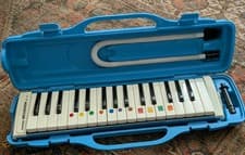 Suzuki Melodion M32 with Hard Blue Carry Case Vintage Compete Working Instrument