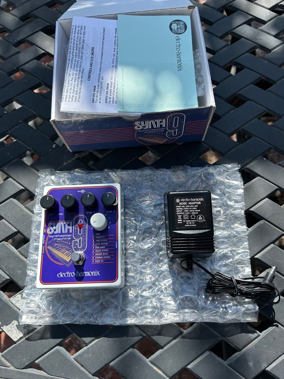 Electro-harmonix Synth 9 guitar synthesizer machine