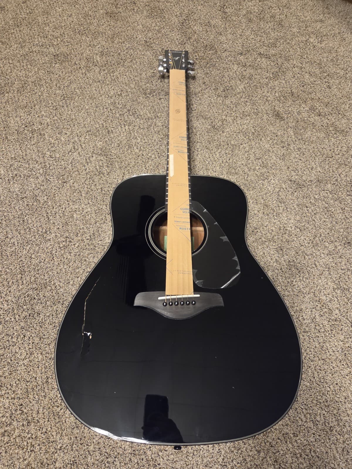 Yamaha FG800J Solid Spruce Top 6-String Acoustic Guitar (Black)
