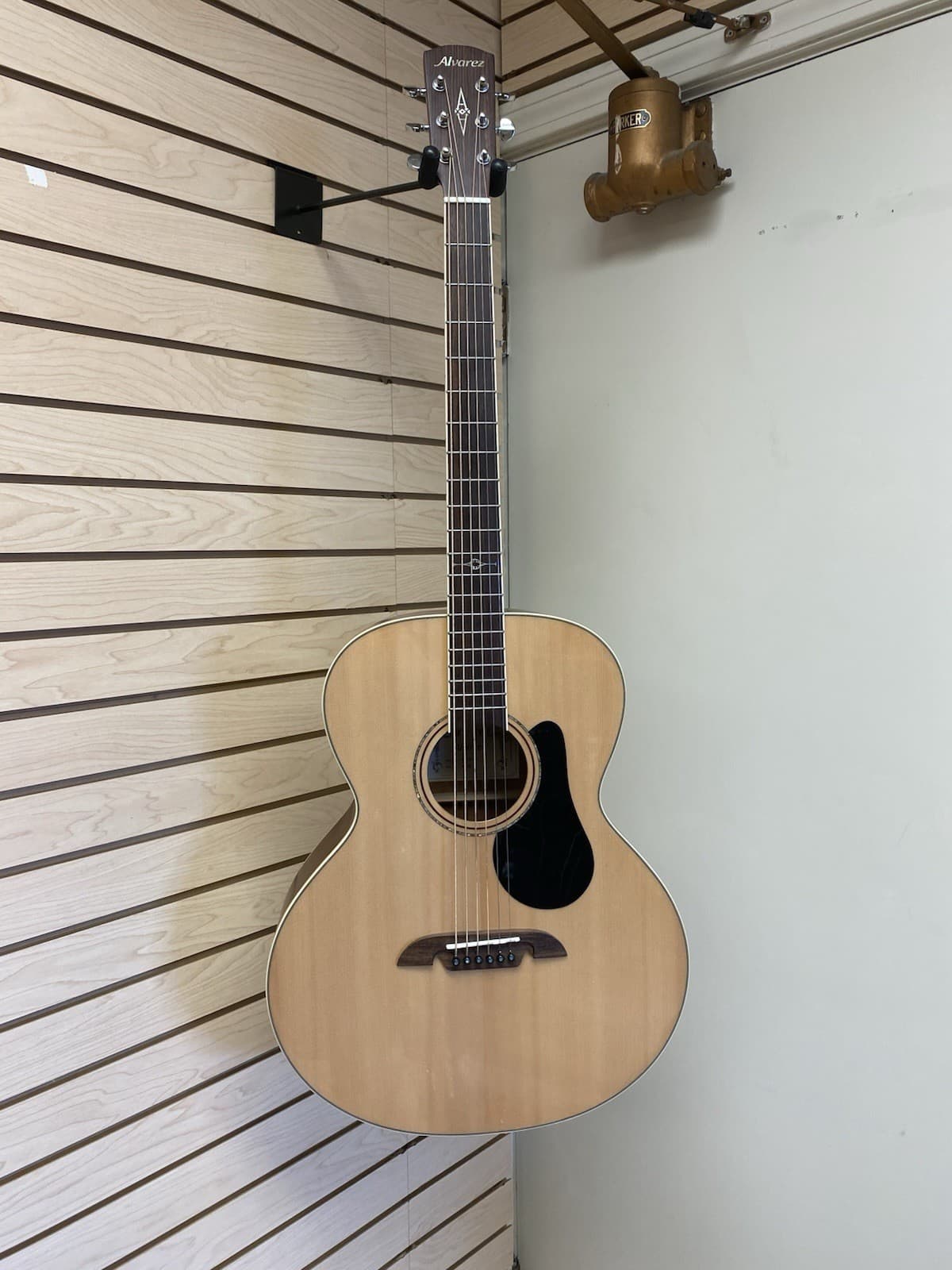 Alvarez Artist Series ABT60 Baritone Guitar Natural
